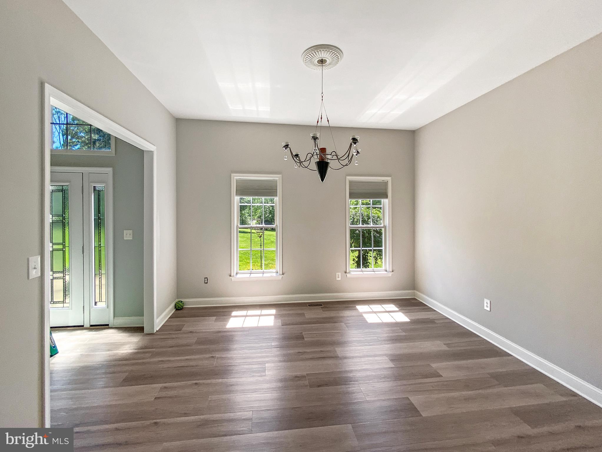 SHELTER KNOLLS - Residential