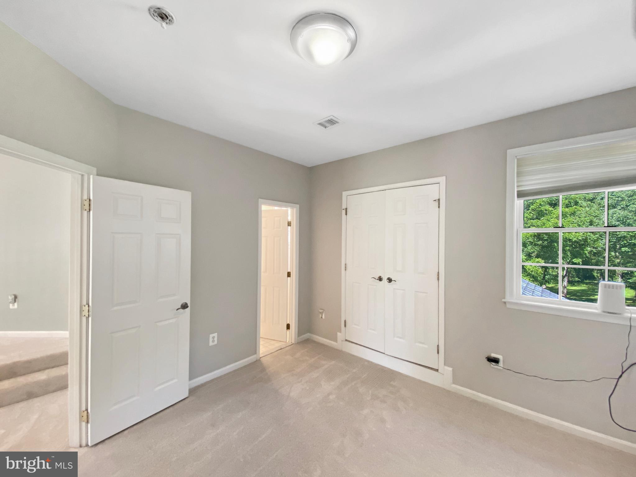 SHELTER KNOLLS - Residential