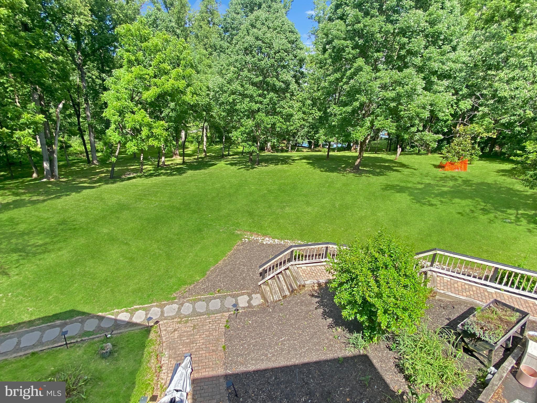 SHELTER KNOLLS - Residential