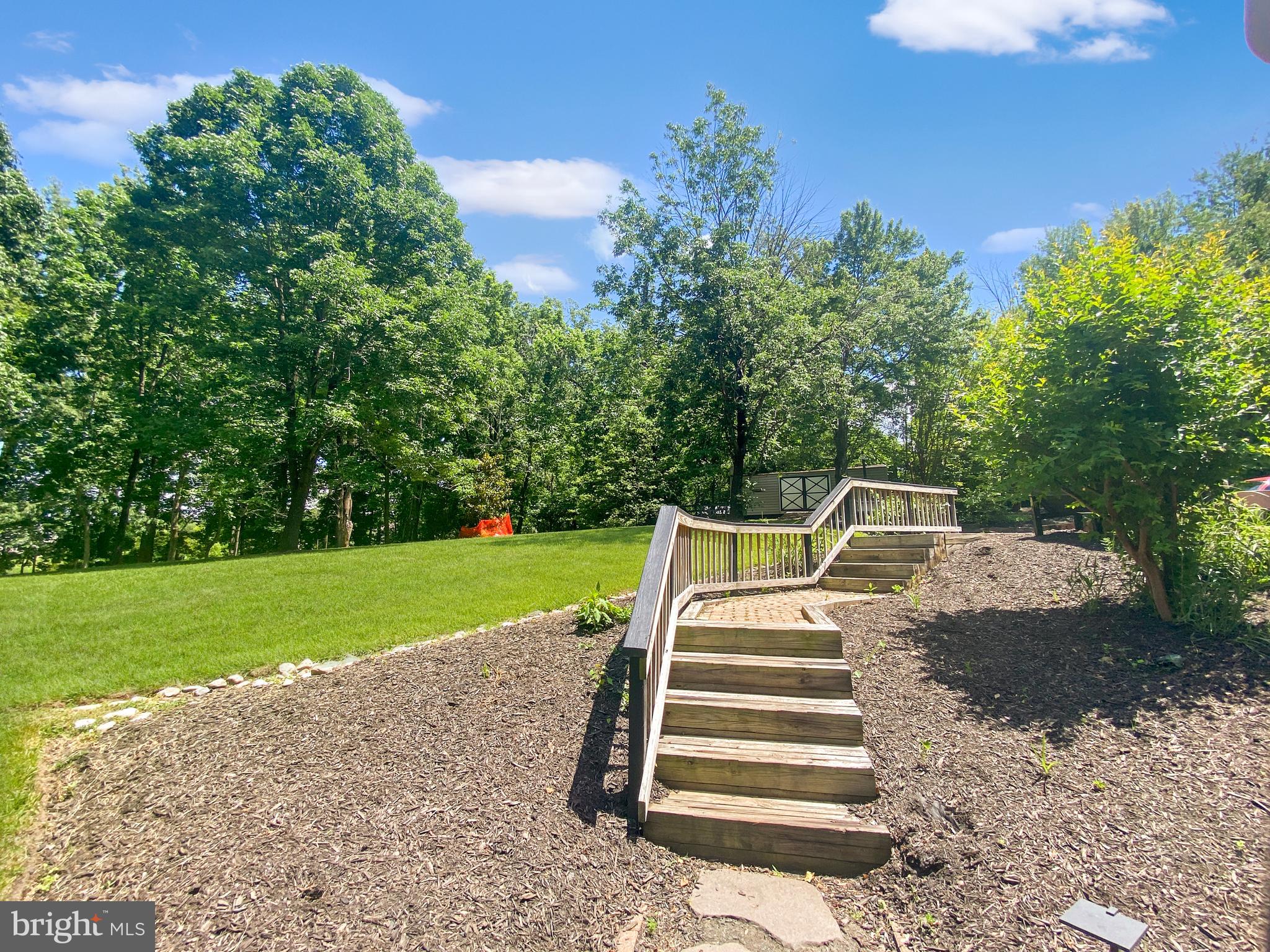 SHELTER KNOLLS - Residential