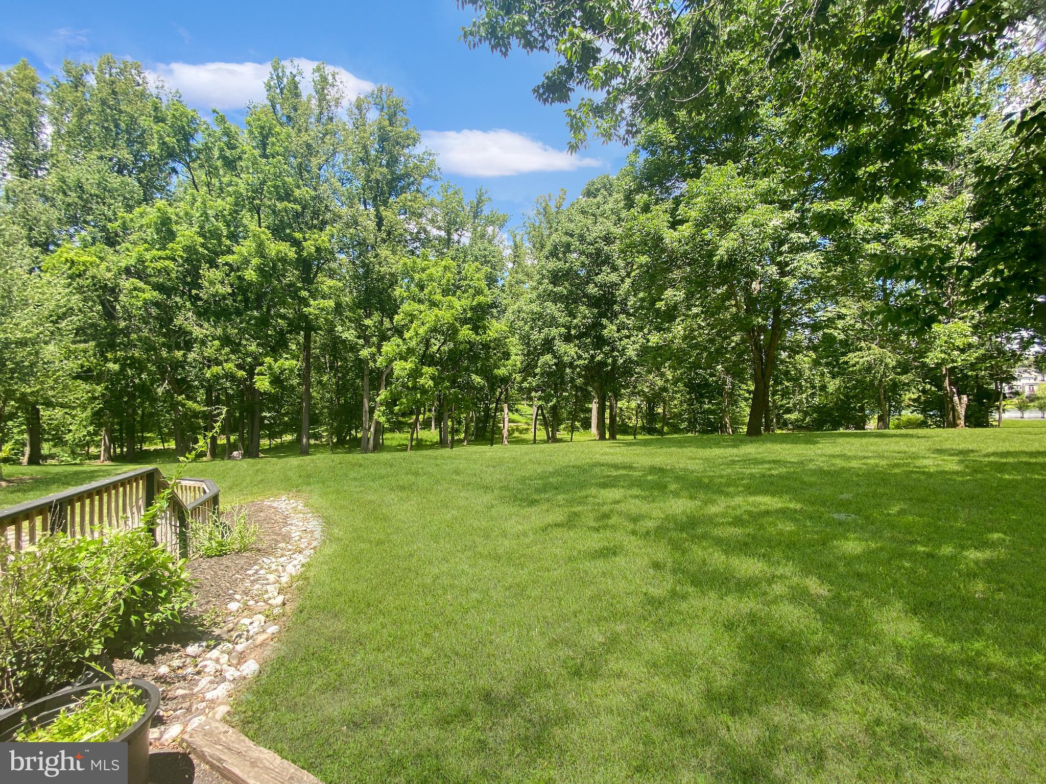 SHELTER KNOLLS - Residential