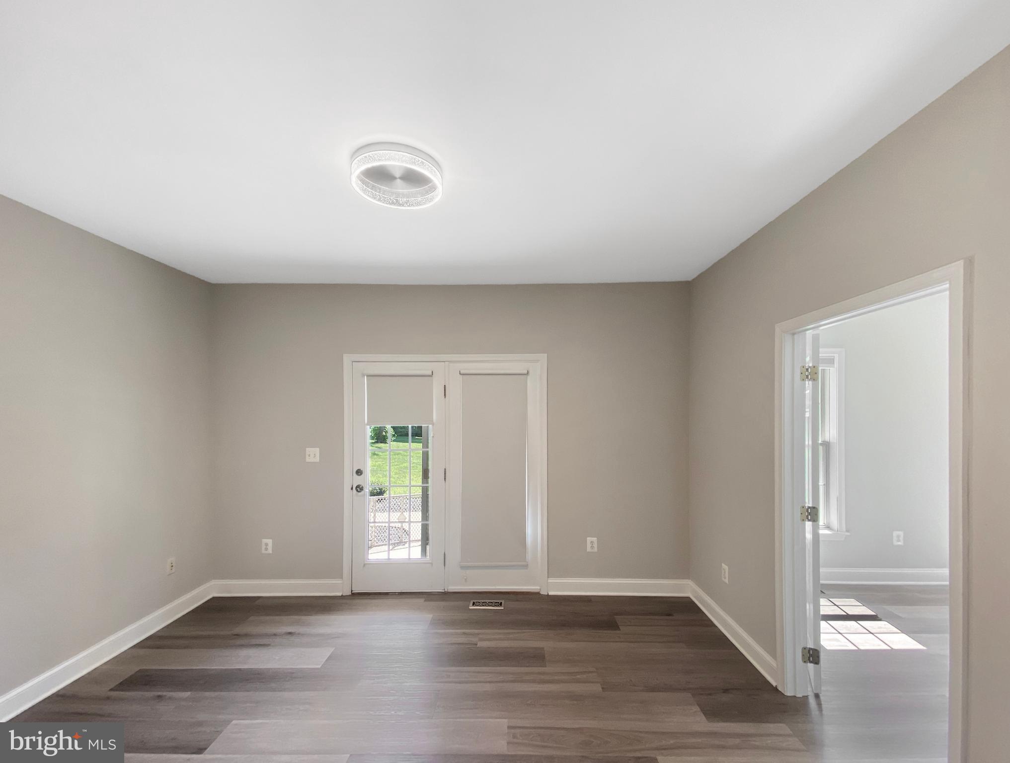 SHELTER KNOLLS - Residential