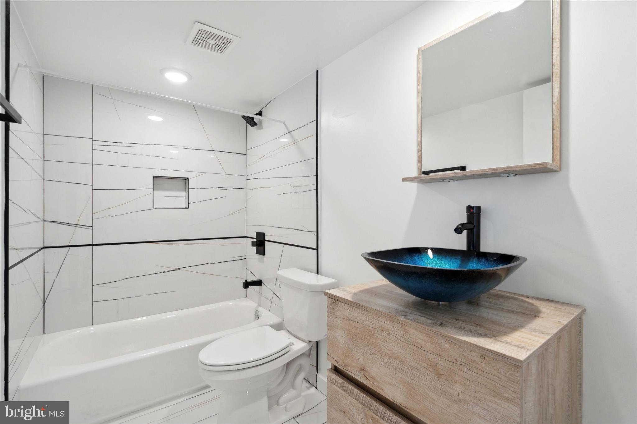 POINT BREEZE - Commercial Sale