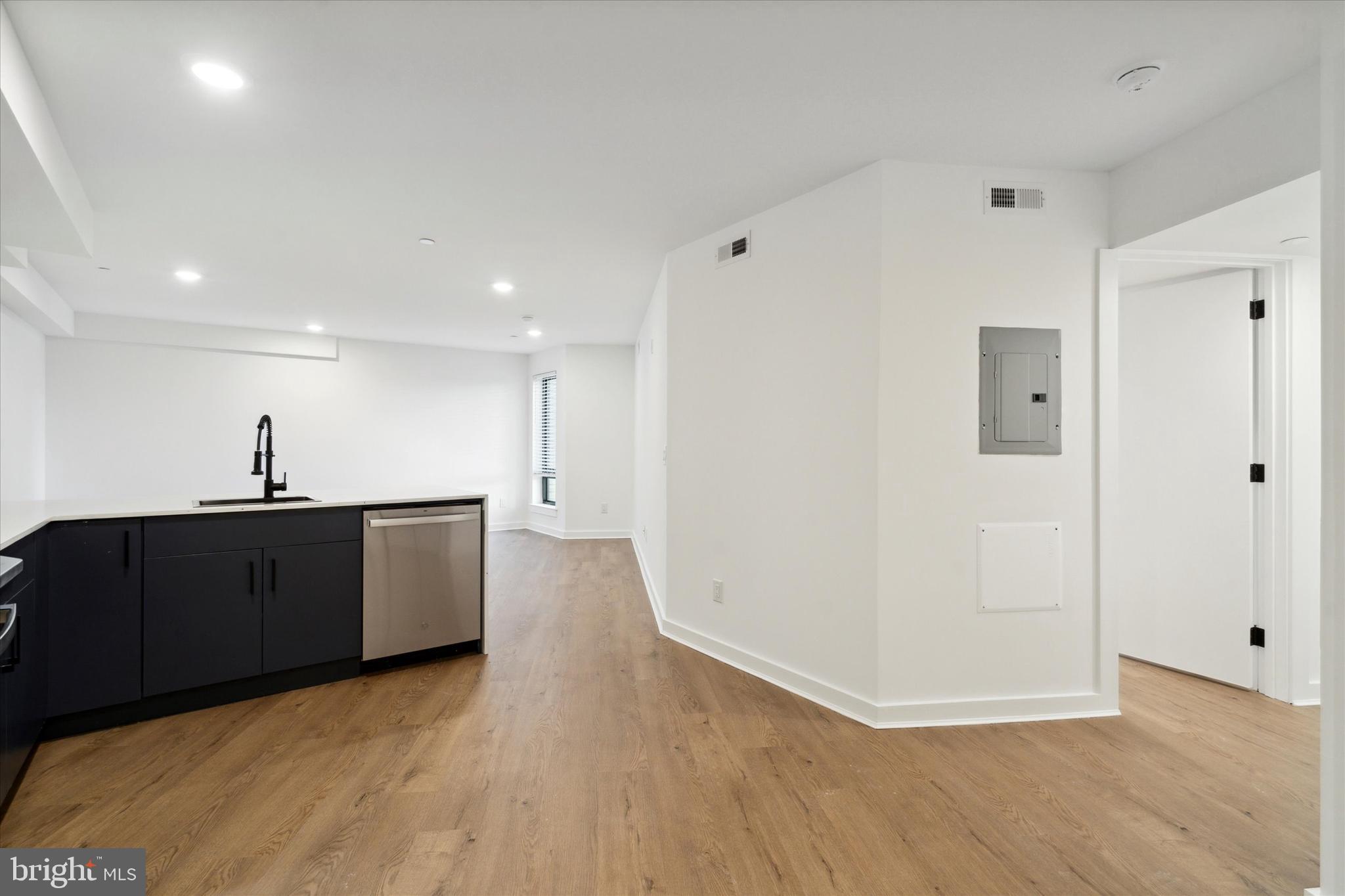 POINT BREEZE - Commercial Sale