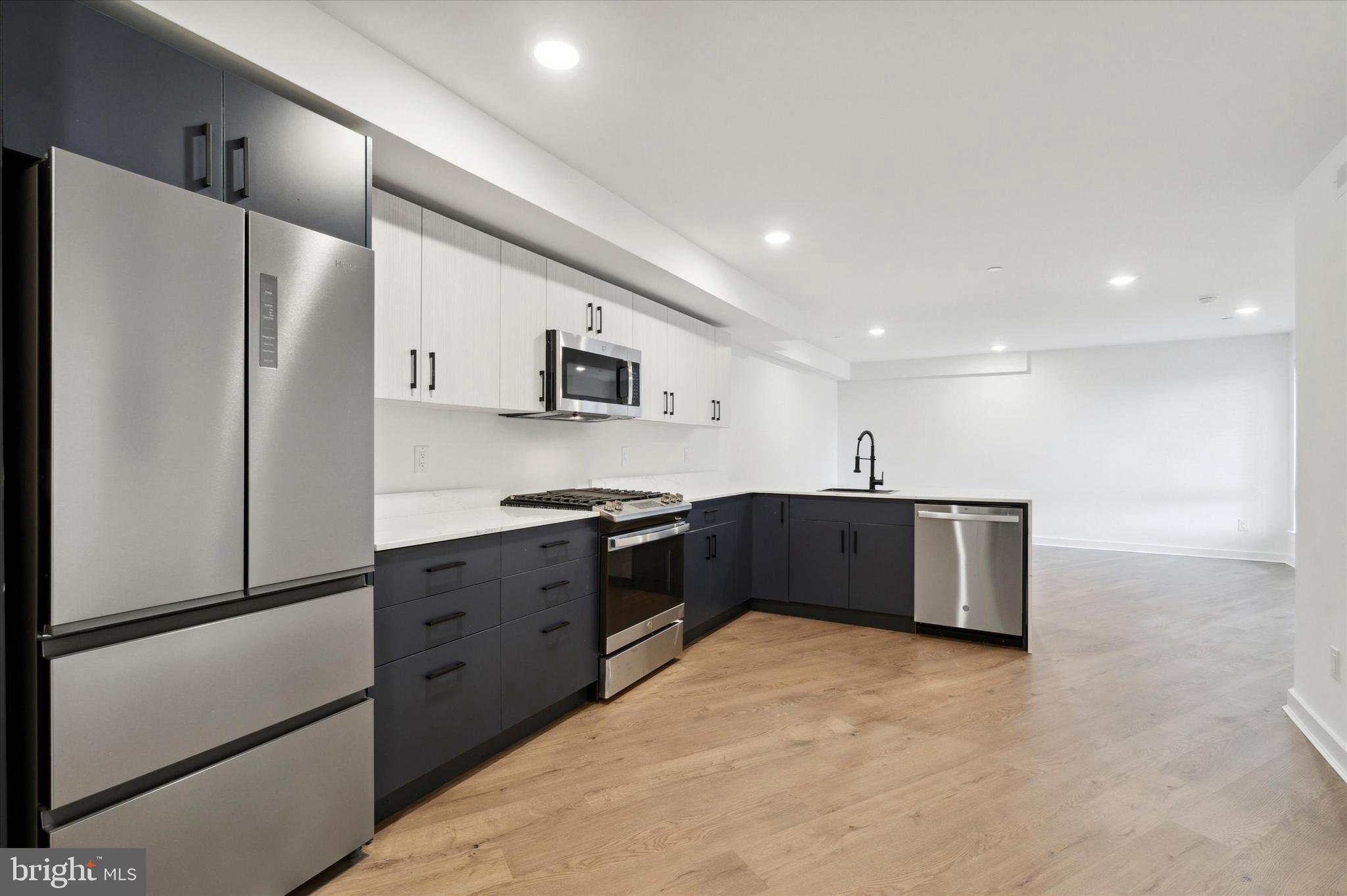 POINT BREEZE - Commercial Sale
