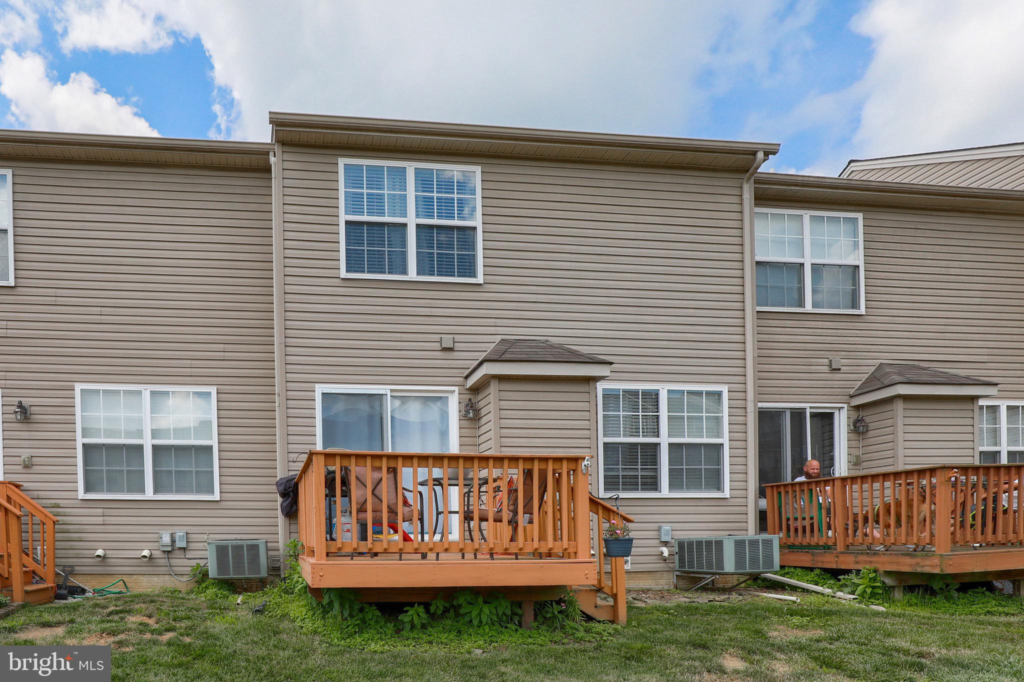 MANOR OAKS - Residential