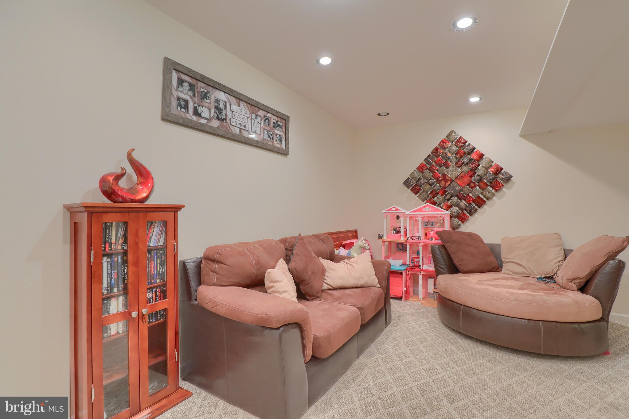 MANOR OAKS - Residential