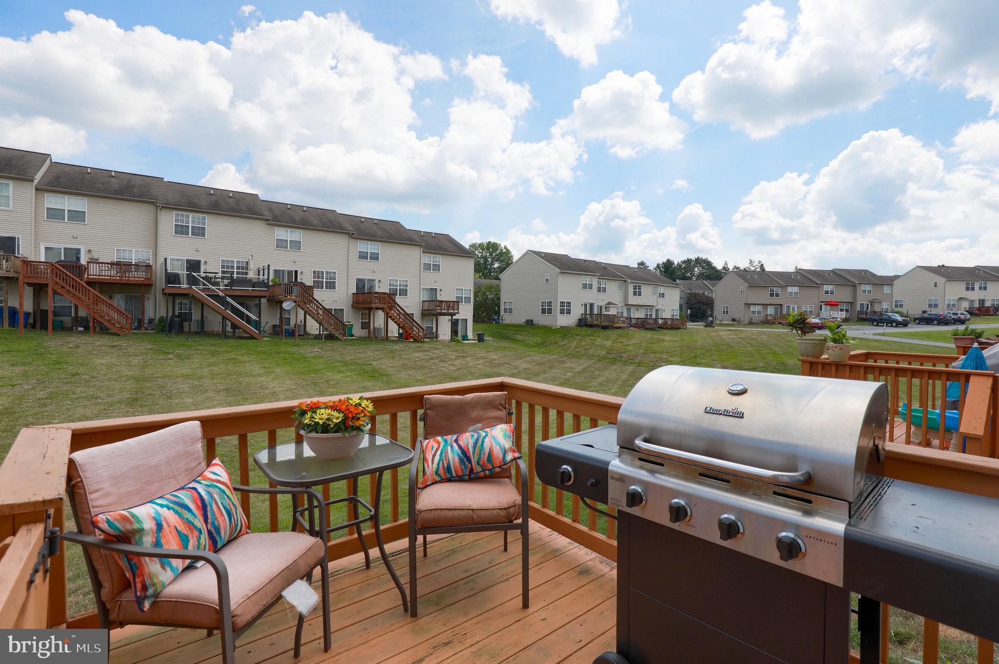 MANOR OAKS - Residential
