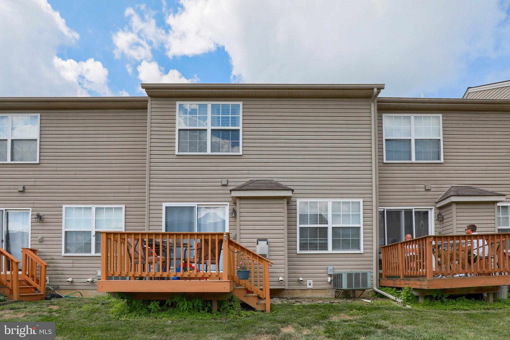 MANOR OAKS - Residential