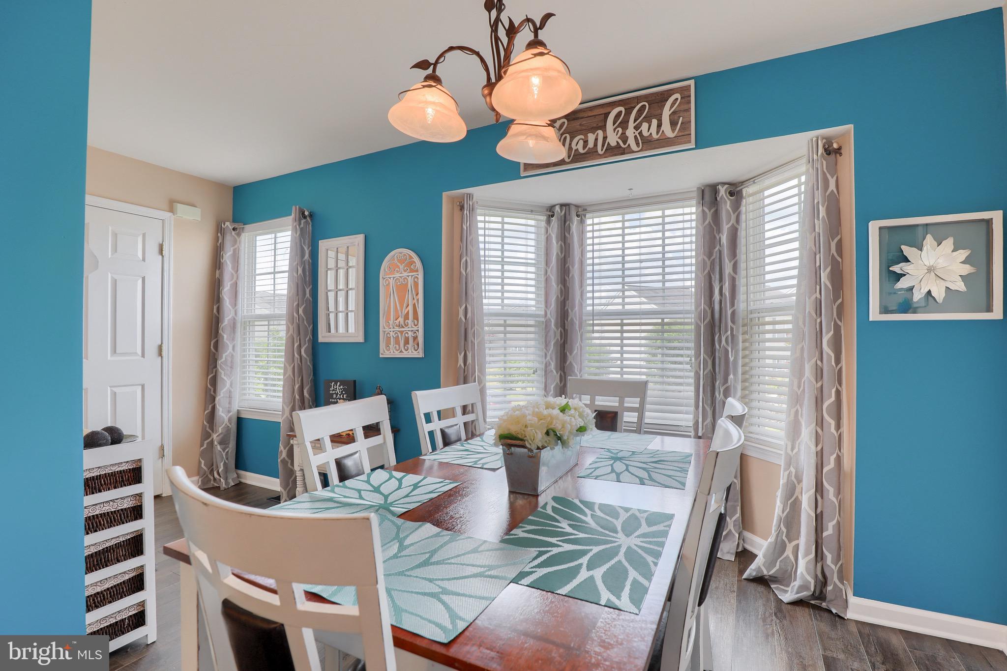 MANOR OAKS - Residential