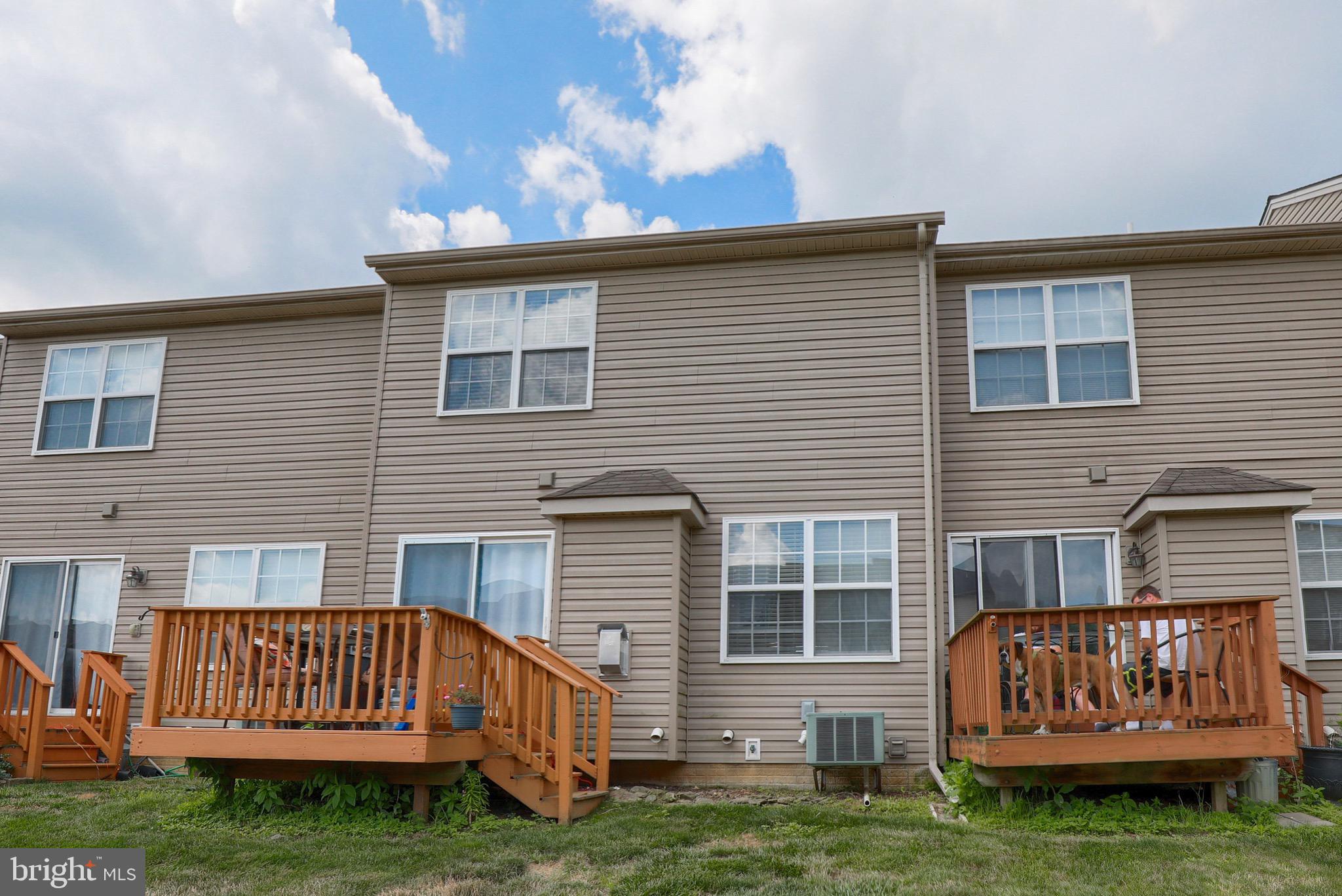MANOR OAKS - Residential