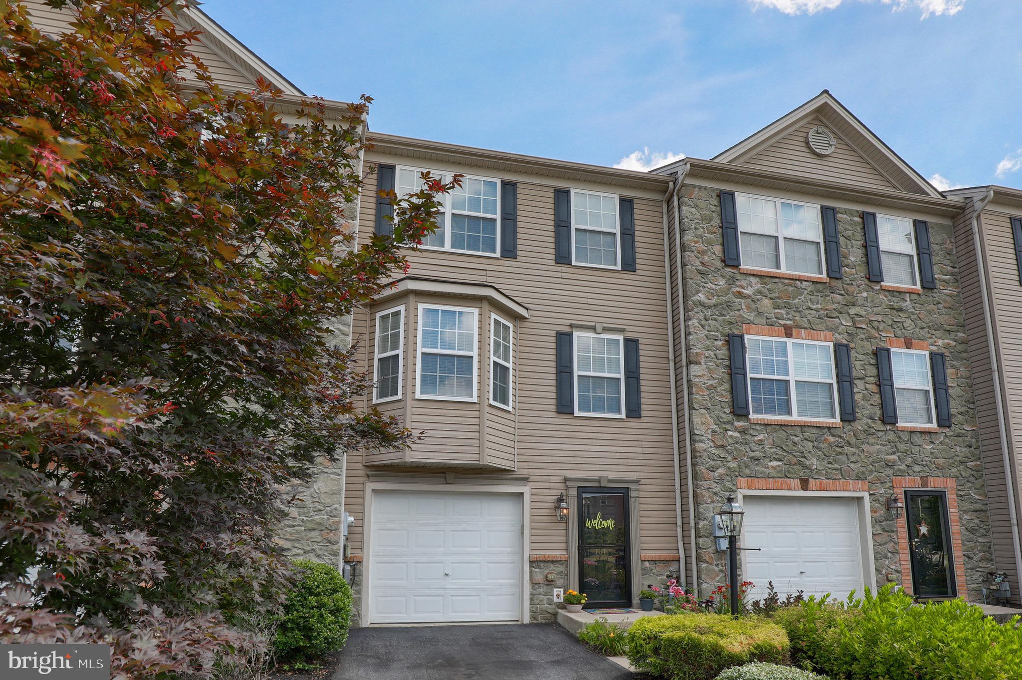 MANOR OAKS - Residential