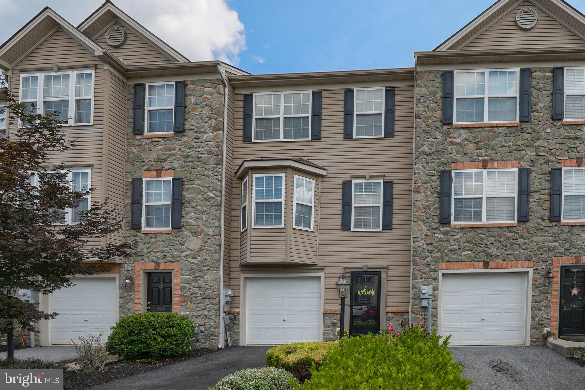 MANOR OAKS - Residential