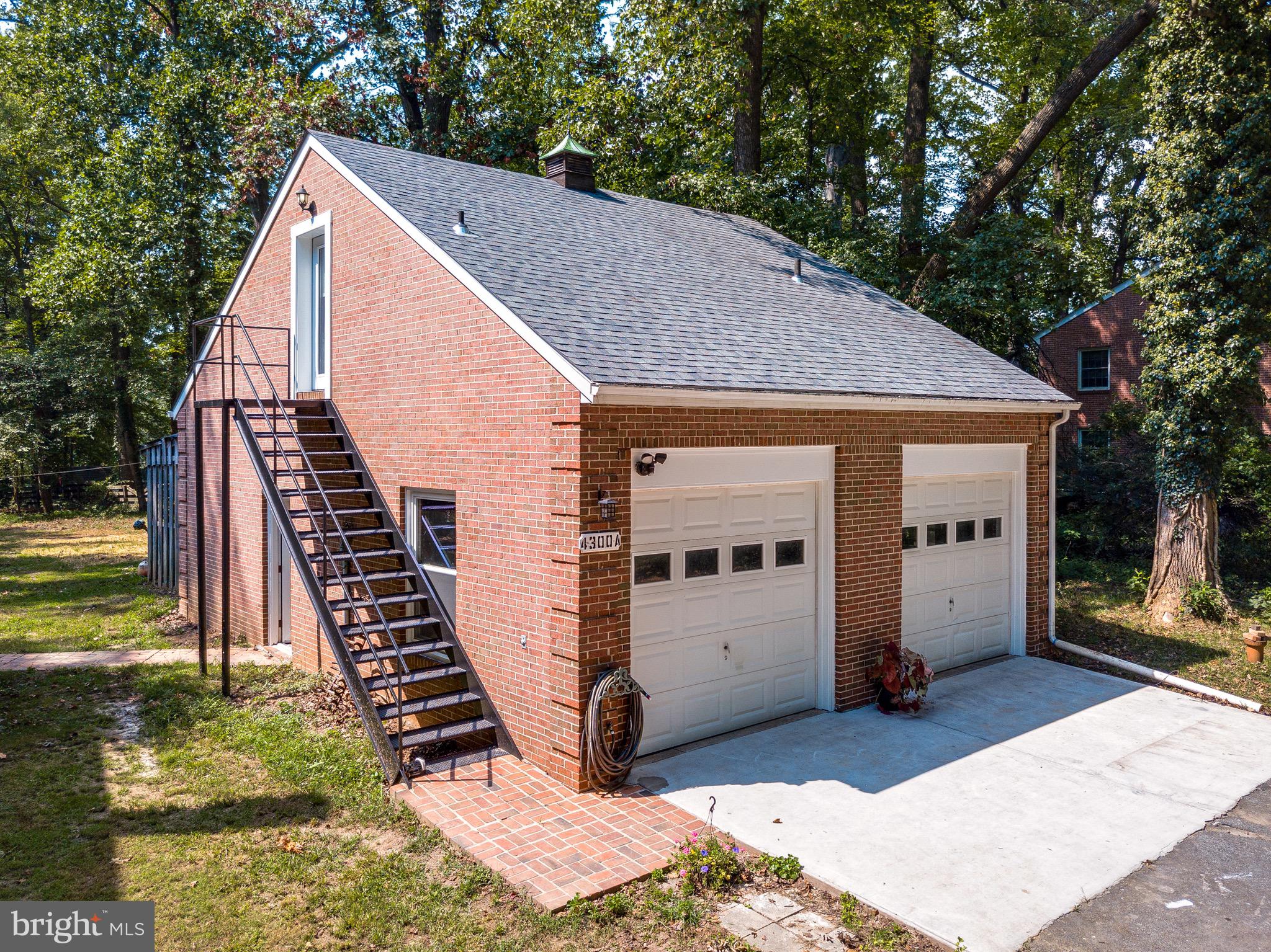 HERITAGE HILL - Residential