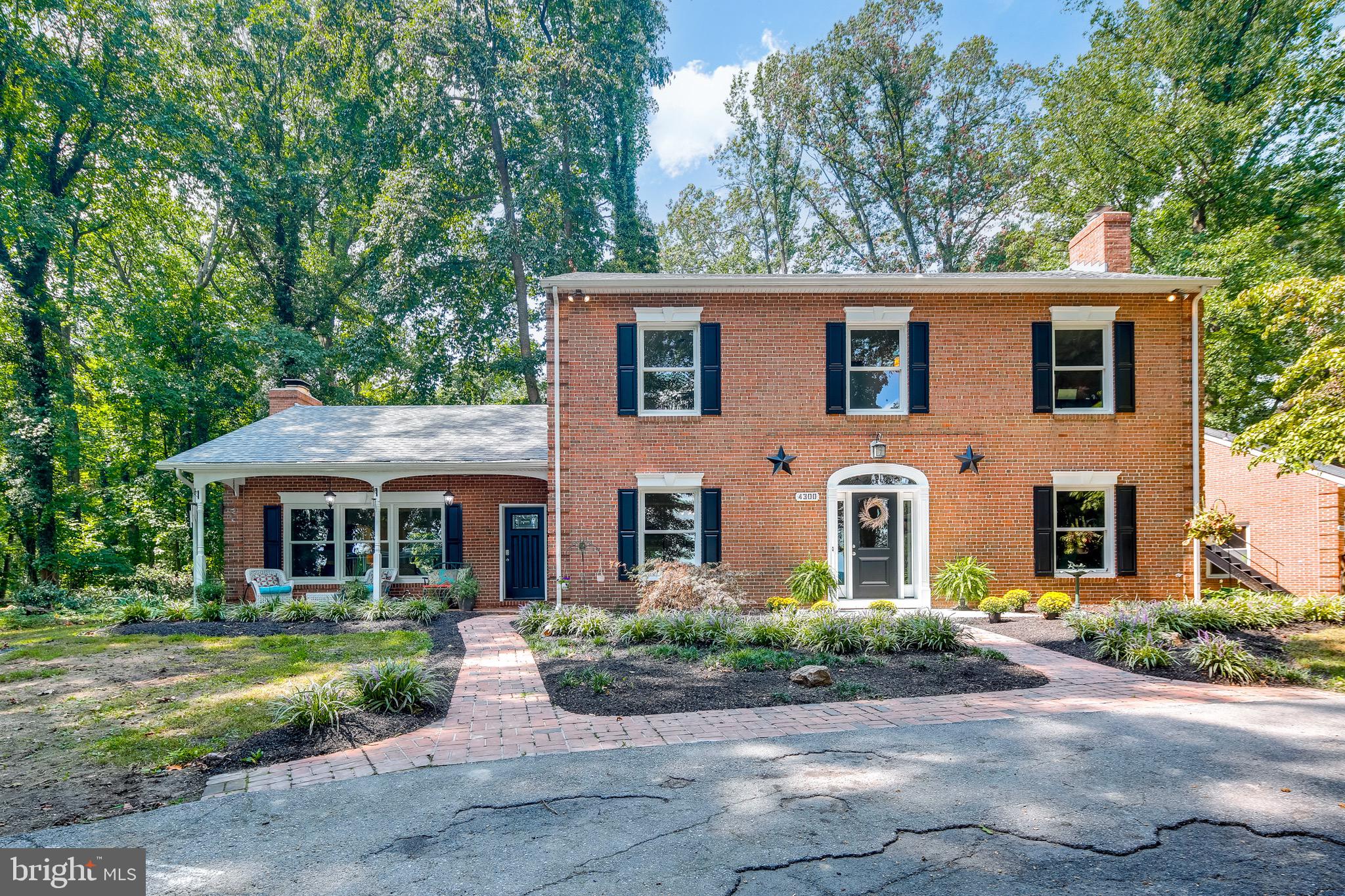 HERITAGE HILL - Residential