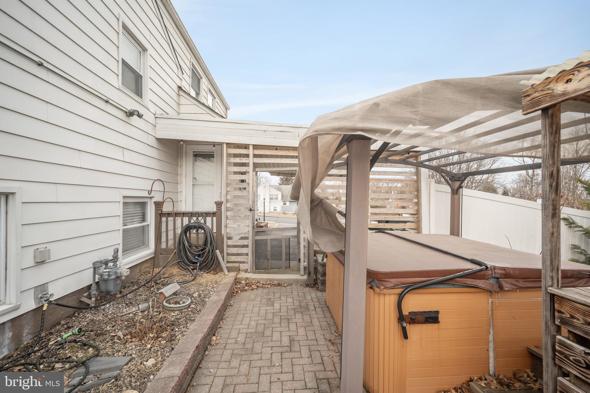 WILLOW GROVE - Residential