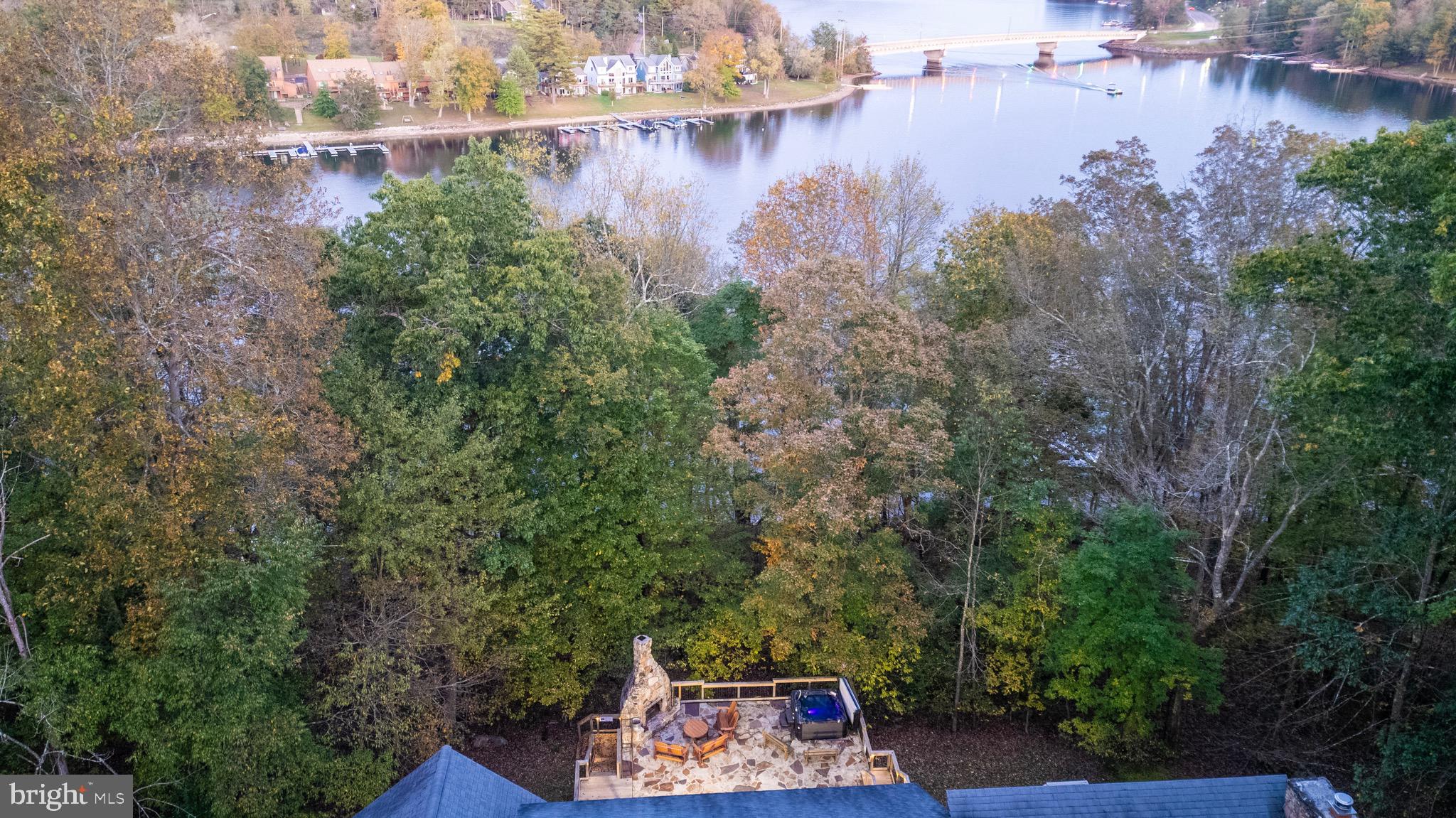 WATERSIDE AT WISP - Residential