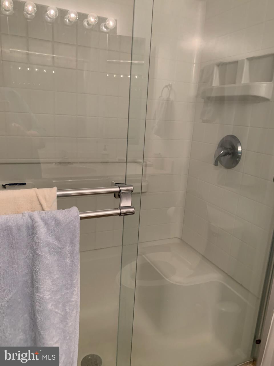 VANTAGE POINT EAST @ LEISURE WORLD - Residential