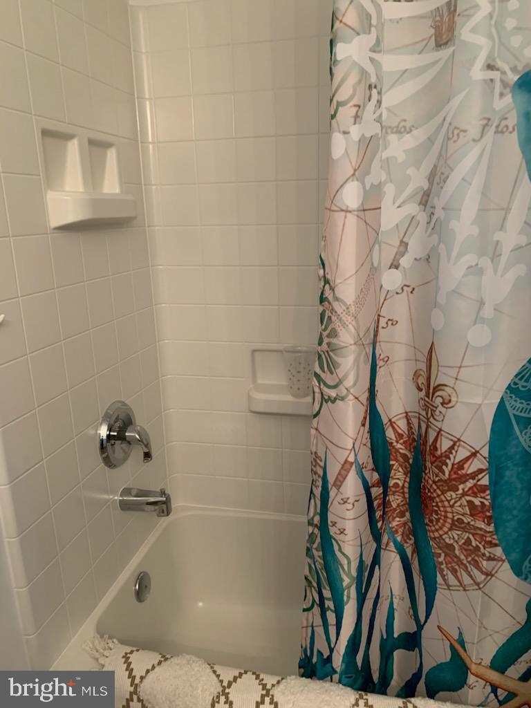 VANTAGE POINT EAST @ LEISURE WORLD - Residential