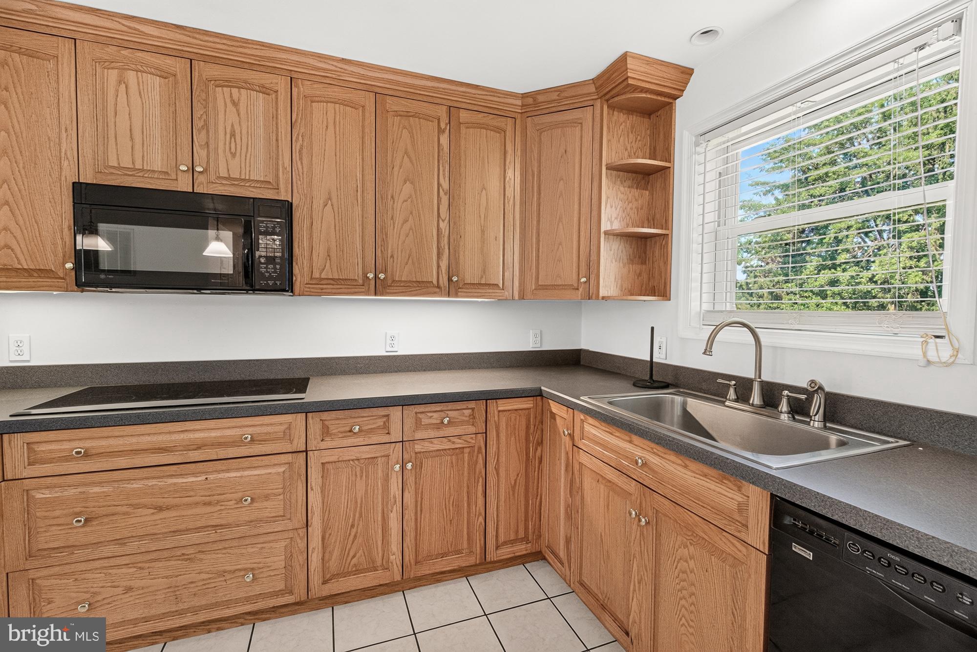 WISPERREN OAKS - Residential