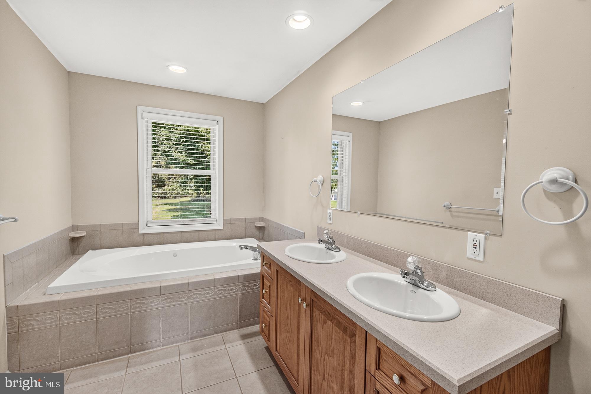 WISPERREN OAKS - Residential