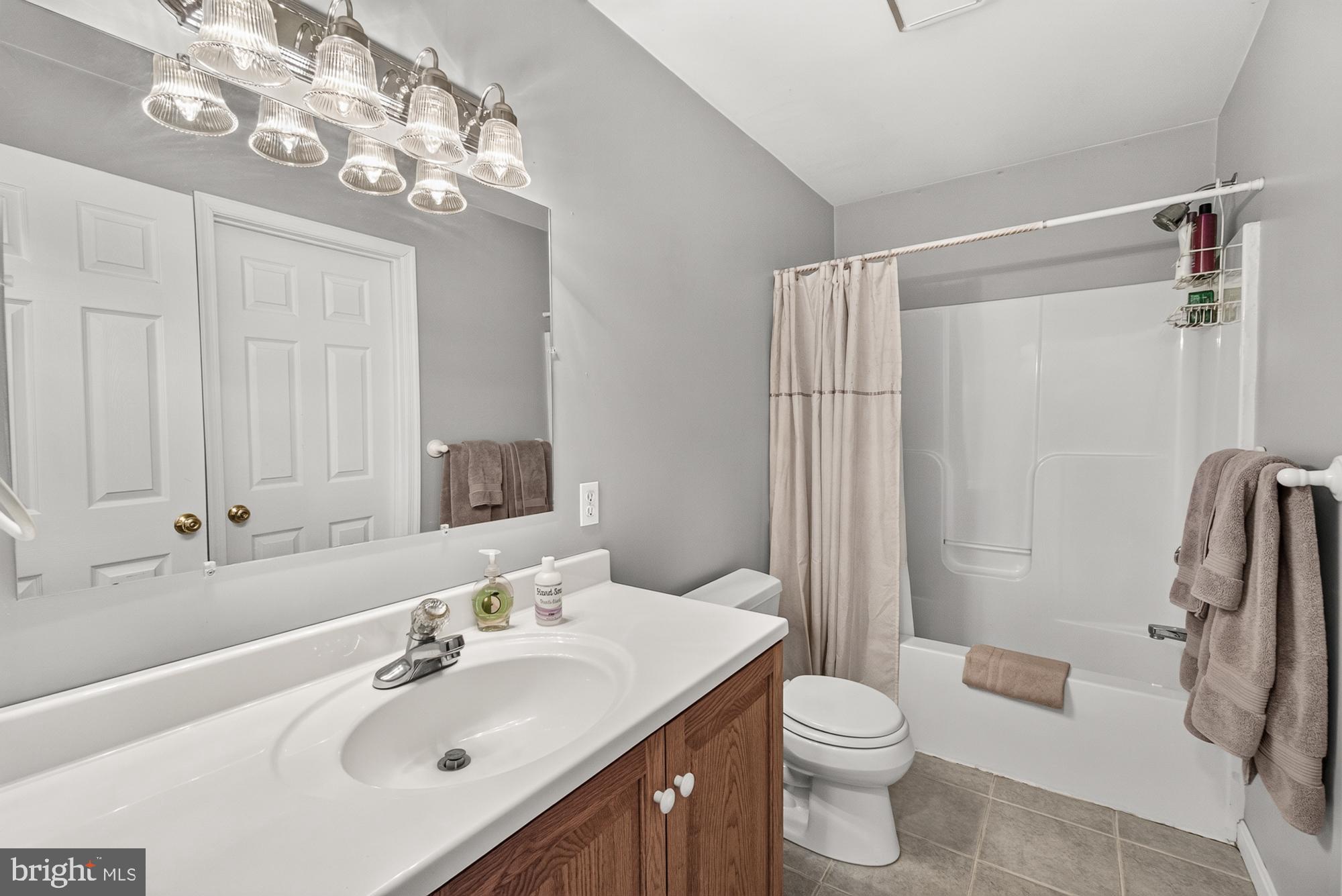 WISPERREN OAKS - Residential