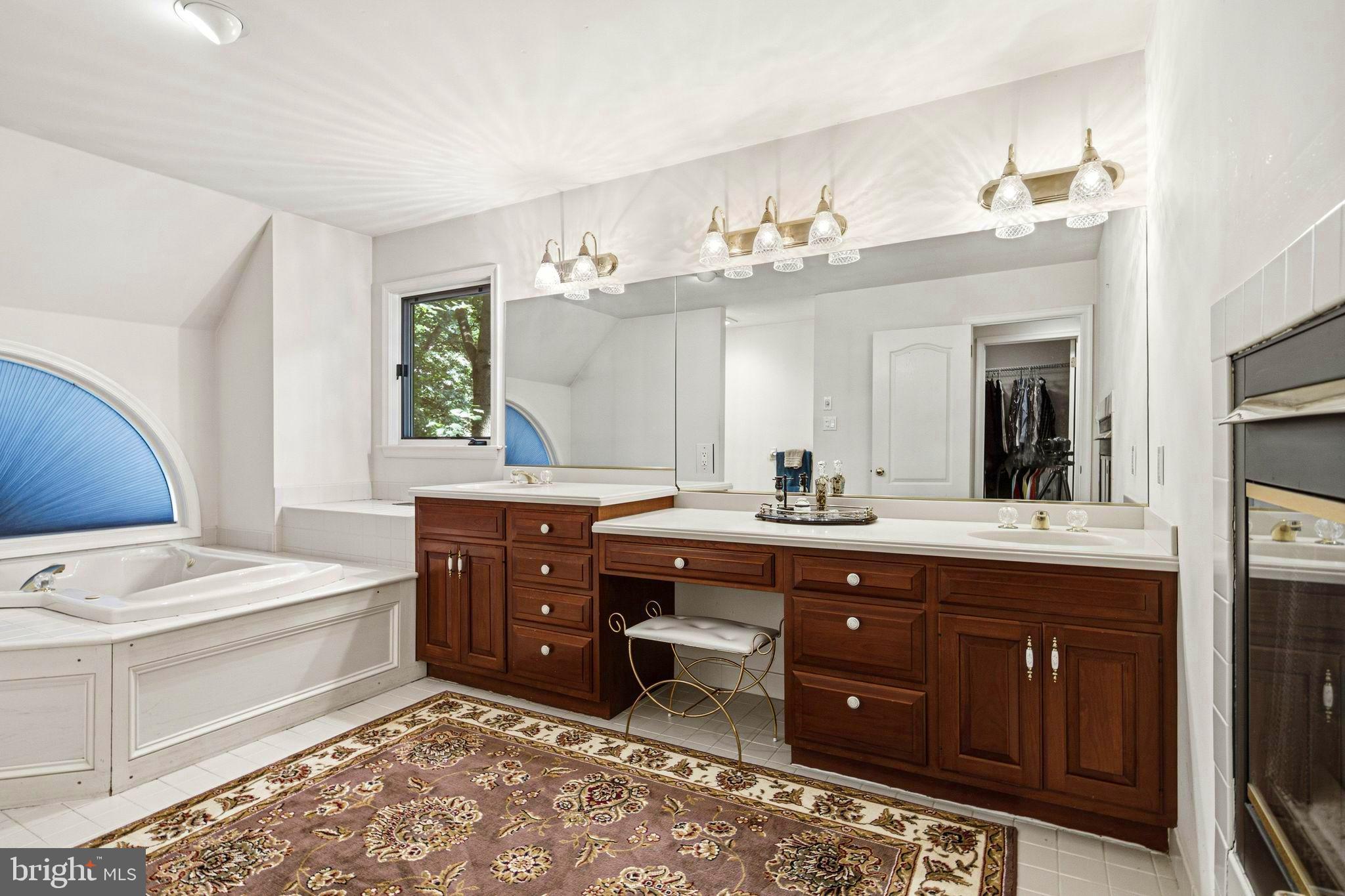 TIMBER KNOLL - Residential