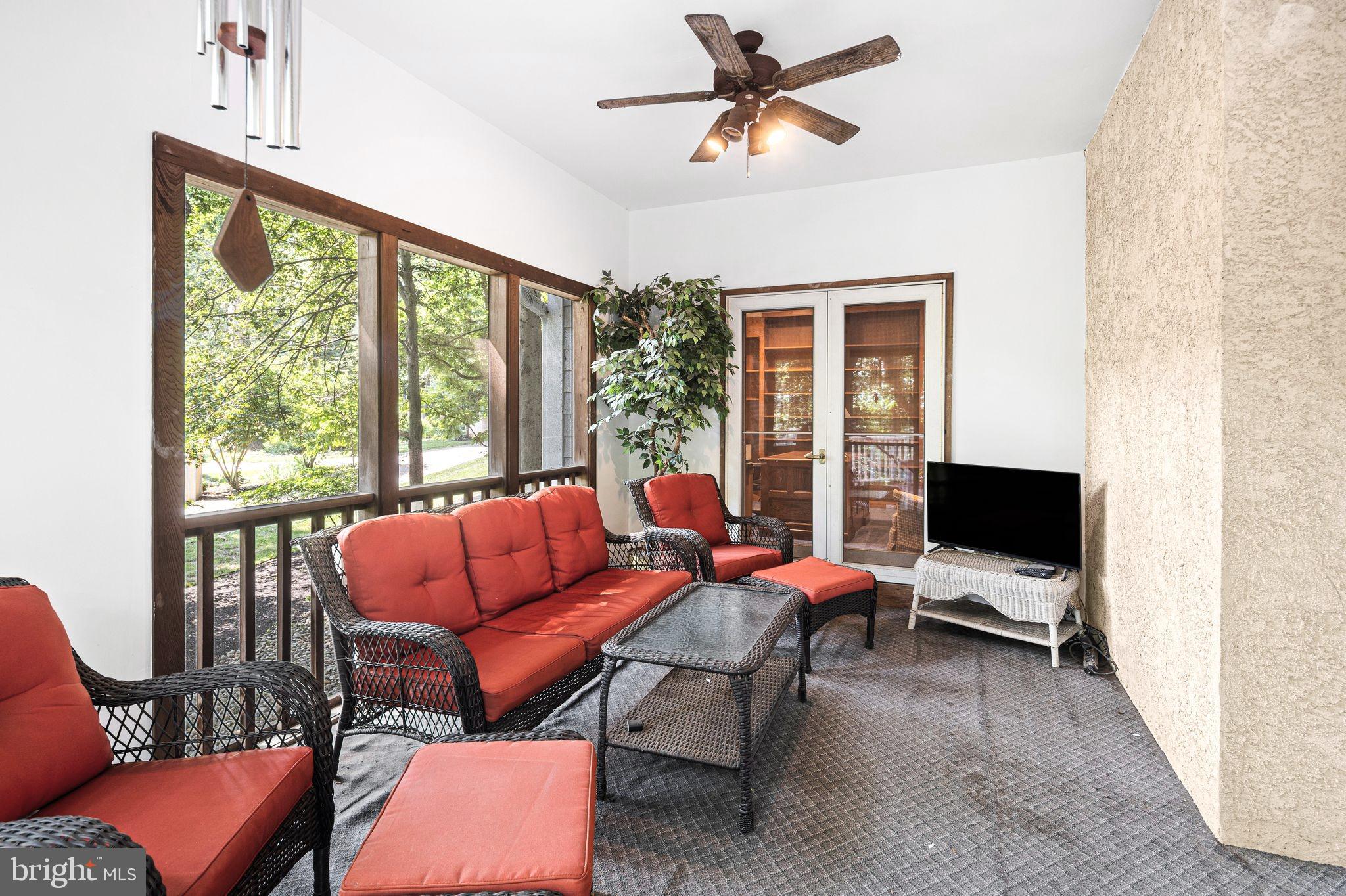 TIMBER KNOLL - Residential