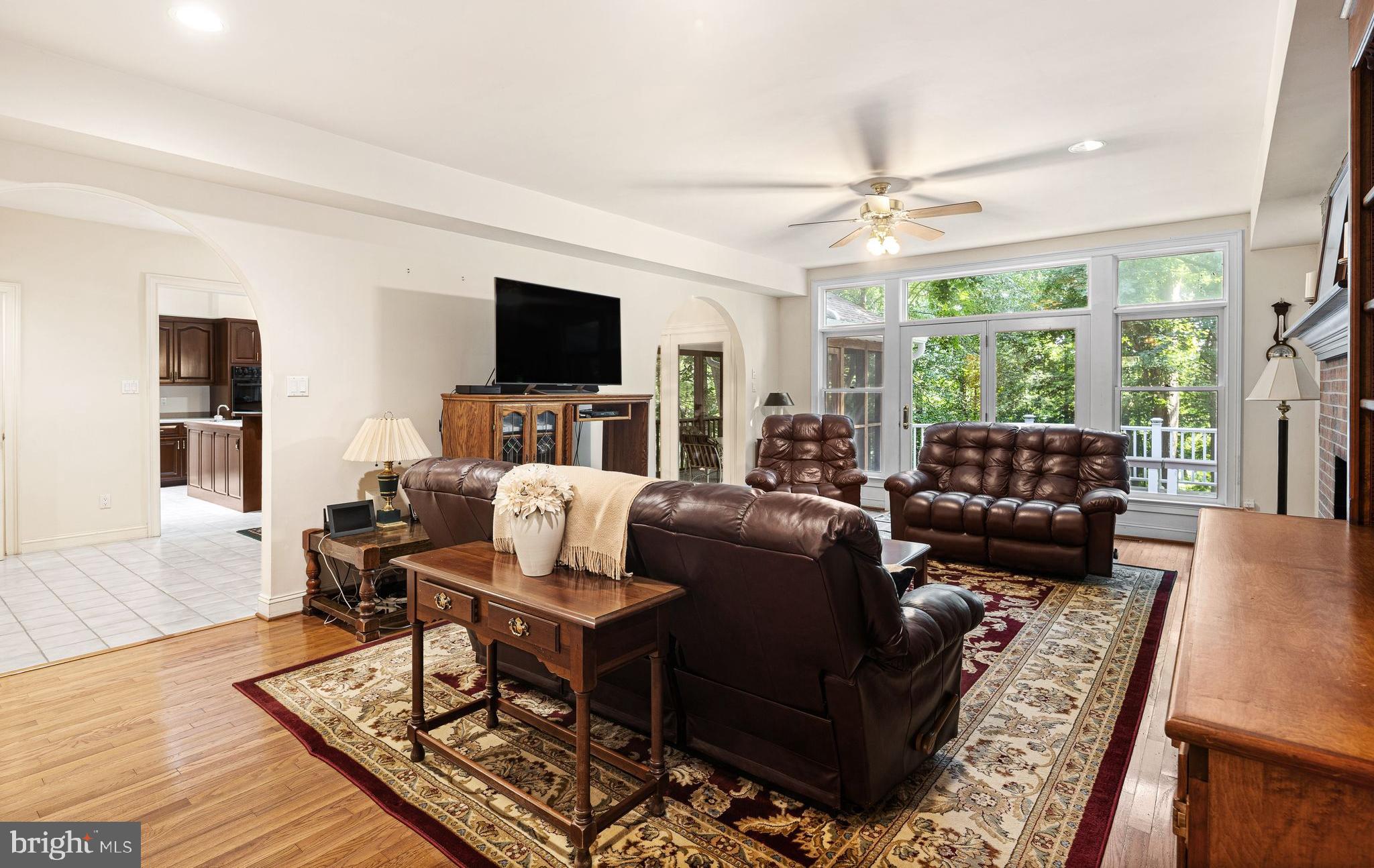 TIMBER KNOLL - Residential