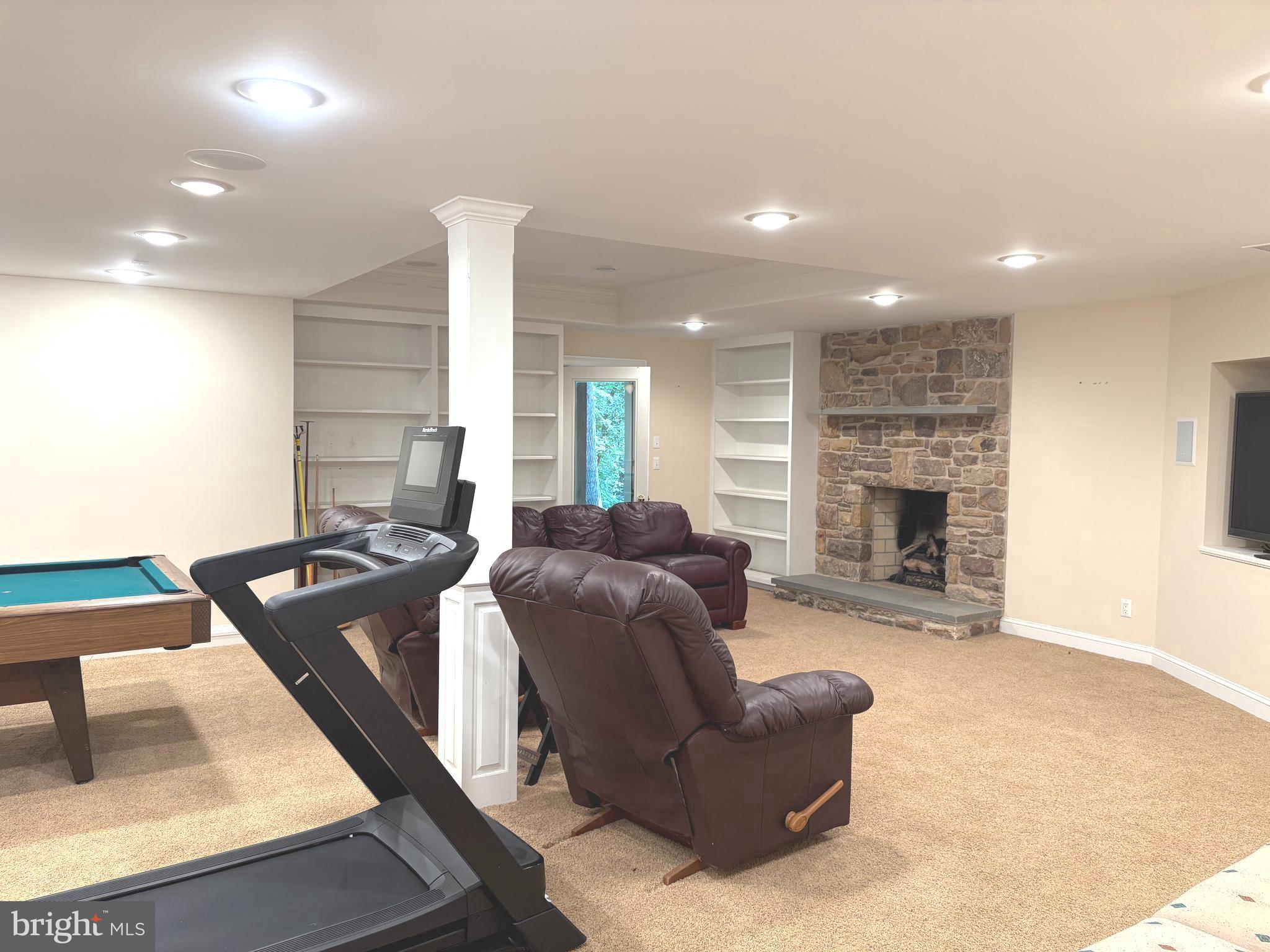 TIMBER KNOLL - Residential