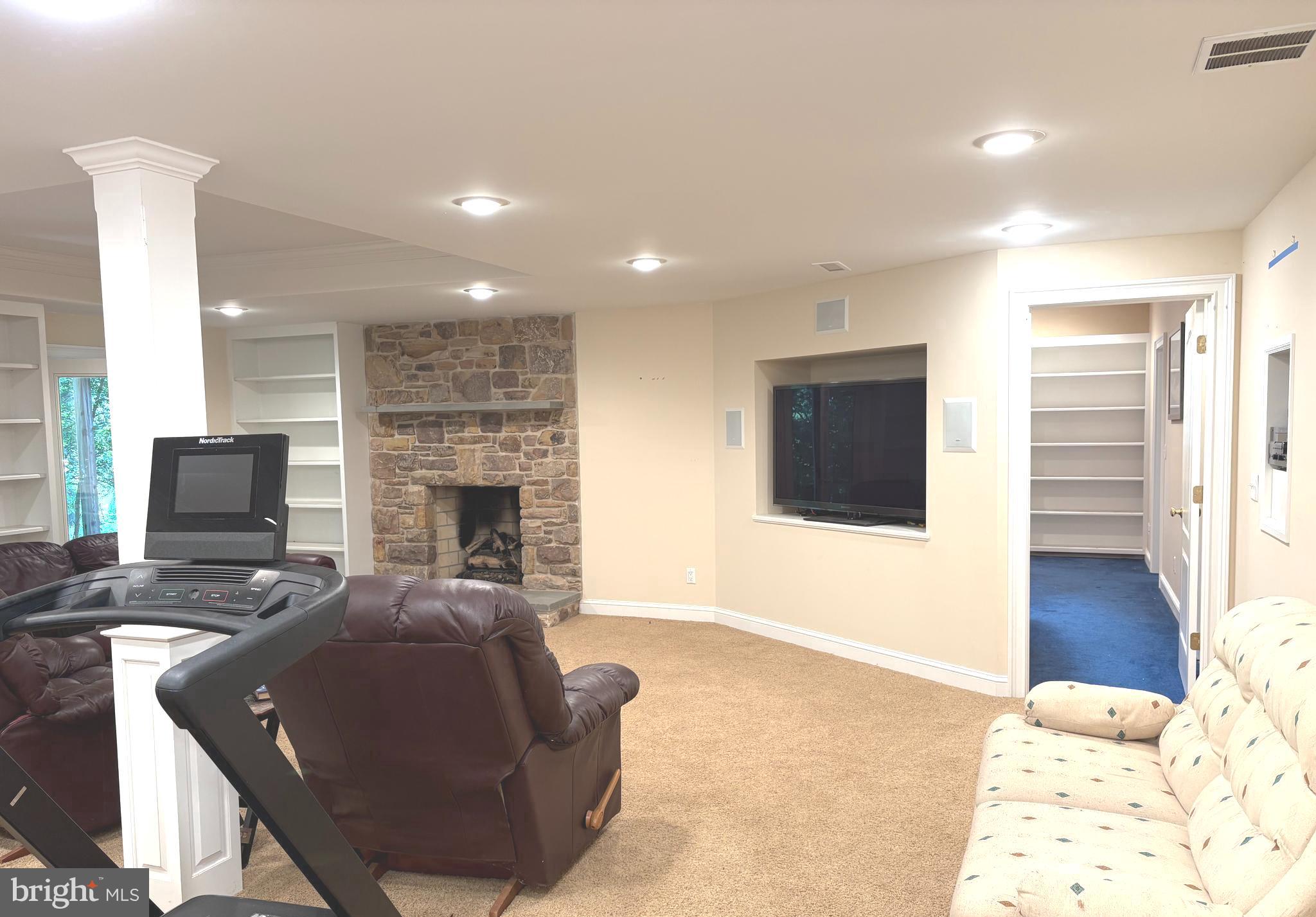TIMBER KNOLL - Residential