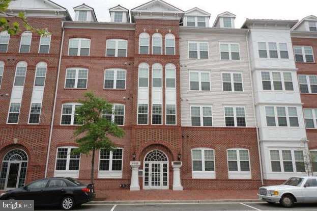 This is a very nice and bright condo with two bedrooms, a den, 2.5 baths, balcony, gas fireplace, gas cooking. The unit comes with one garage space and one parking lot space. There is also street parking available.The community features are: Baseball Field, Basketball Courts, Club House, Common Grounds, Community Center, Elevator, Exercise Room, Fitness Center, Jog/Walk Path, Pool - Outdoor, Tot Lots/Playground. A park and pond are nearby as well as coffee shop and restaurant.