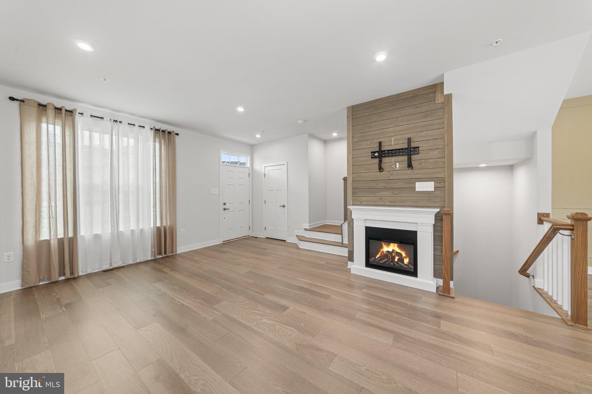 FOXWOOD RIDGE - Residential