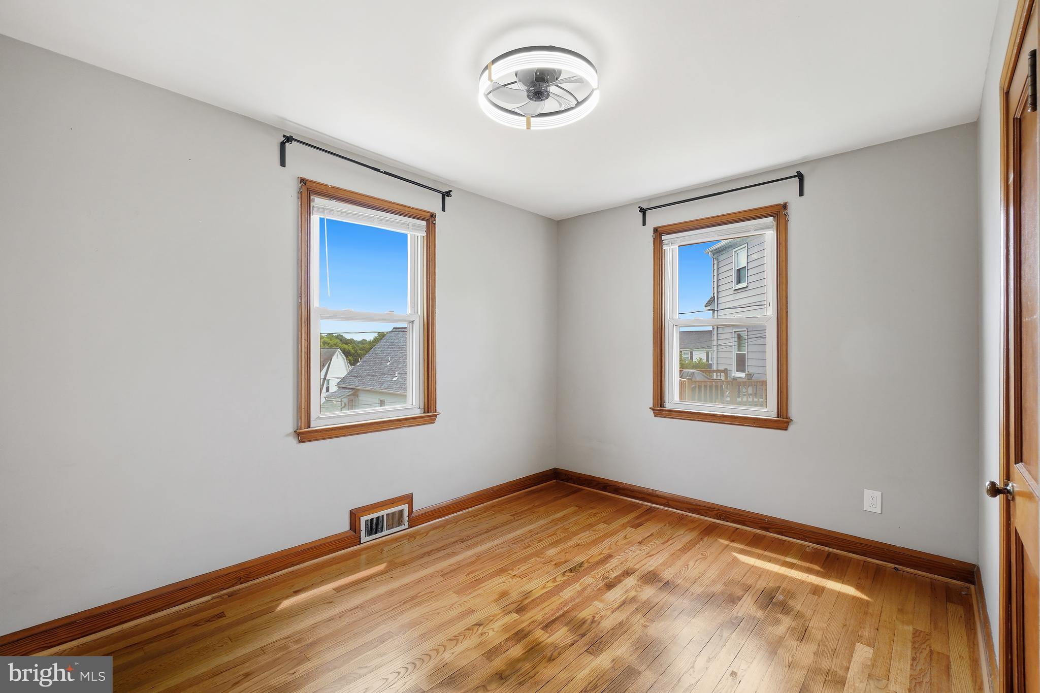 OAKLAND TERRACE - Residential