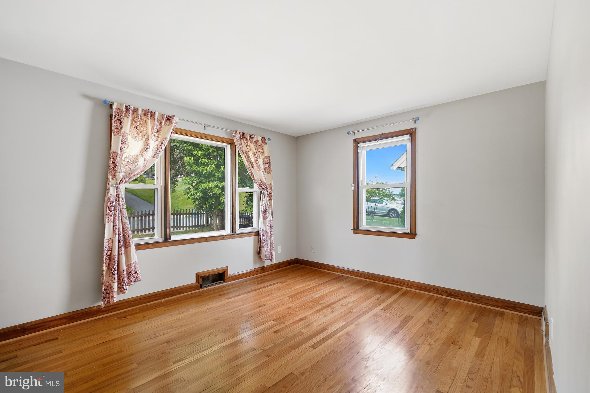 OAKLAND TERRACE - Residential