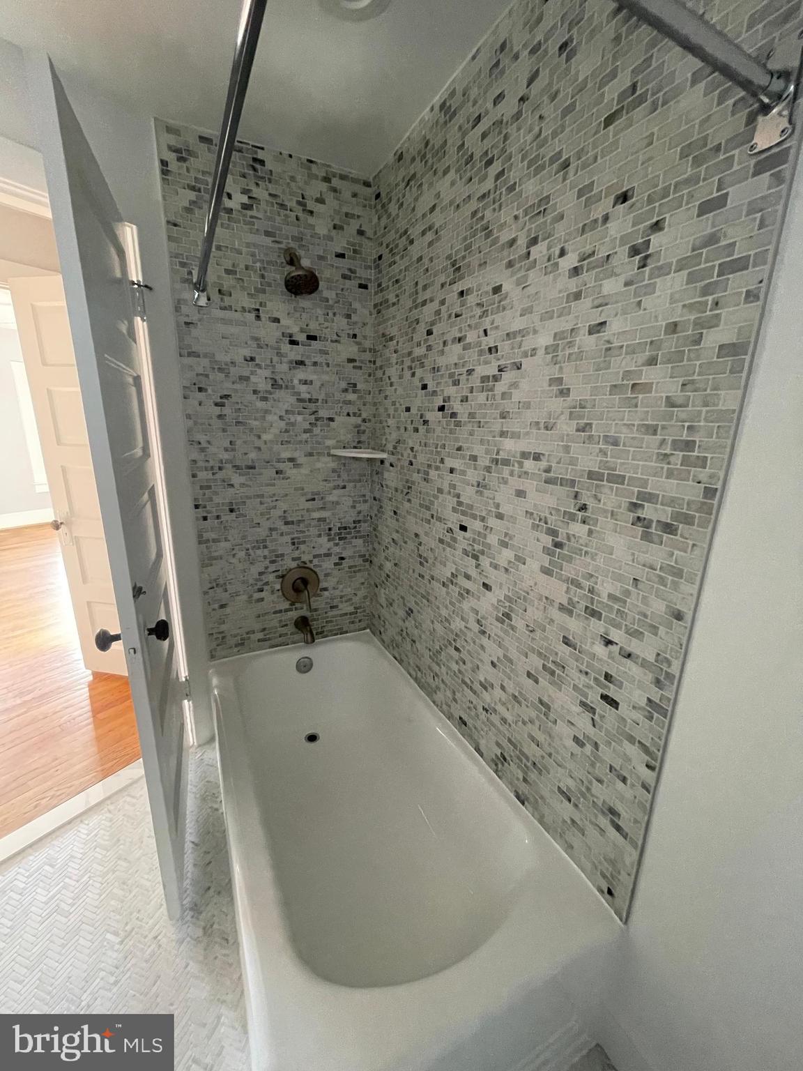LYON PARK - Residential Lease