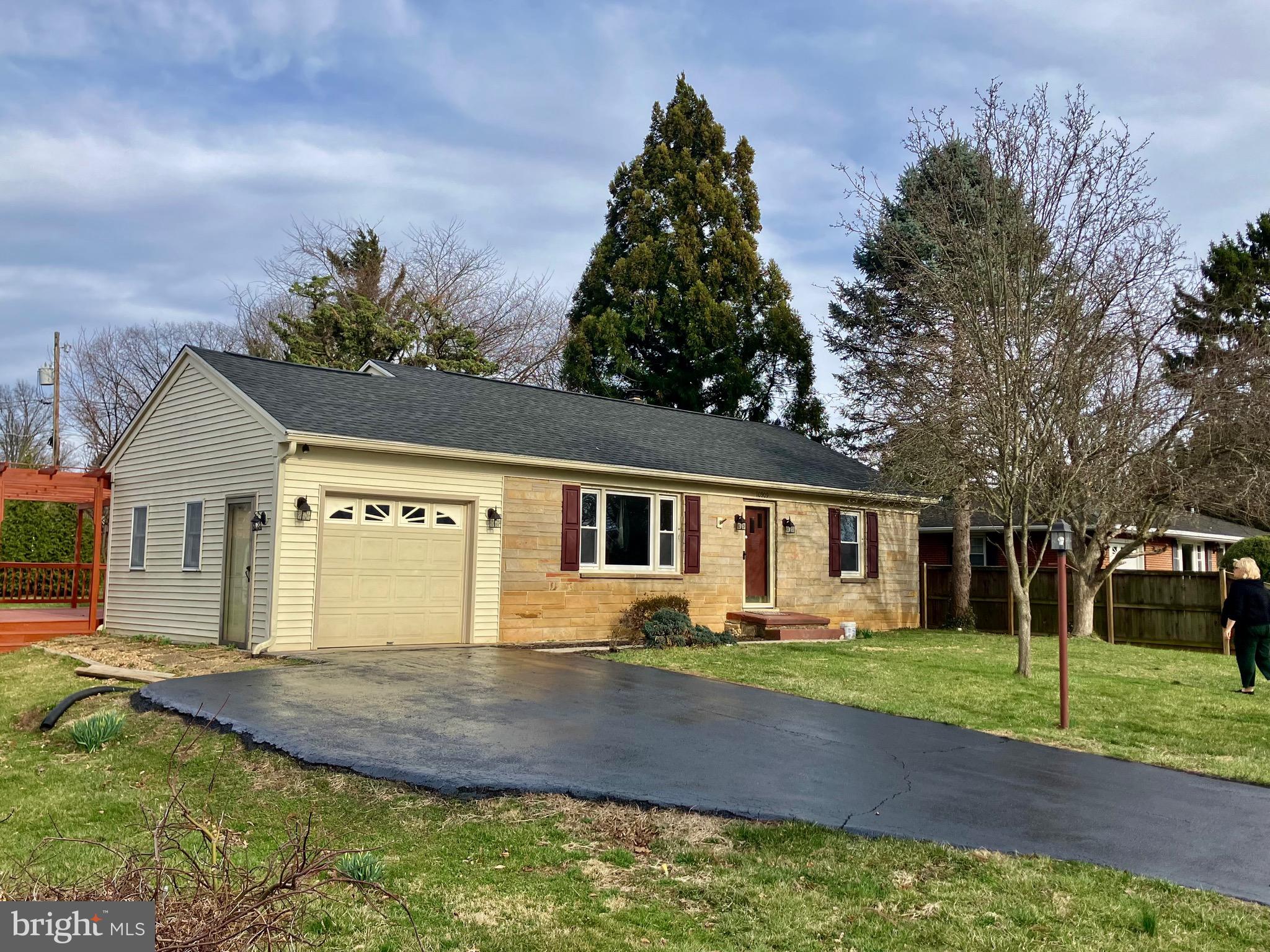 TAMMANY MANOR - Residential