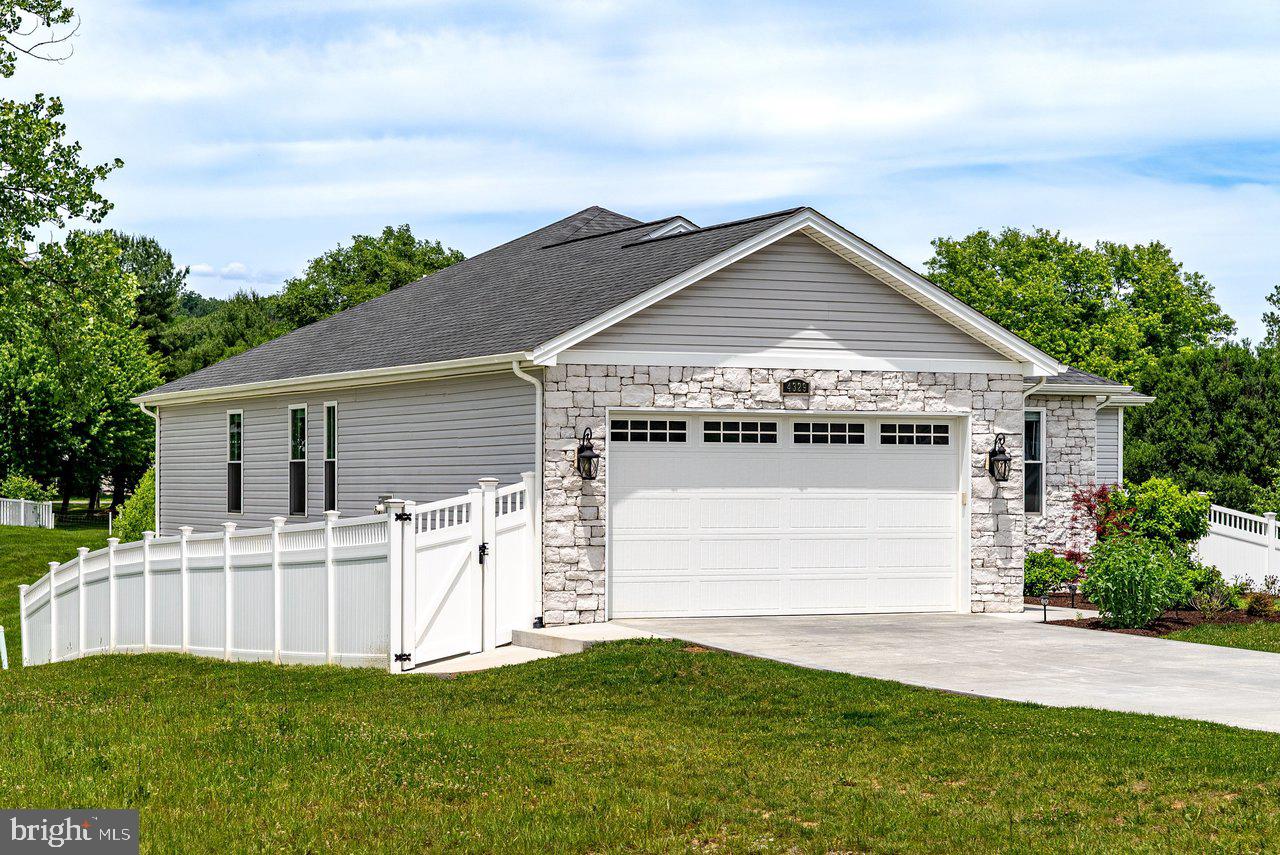 MEADOWBROOK - Residential