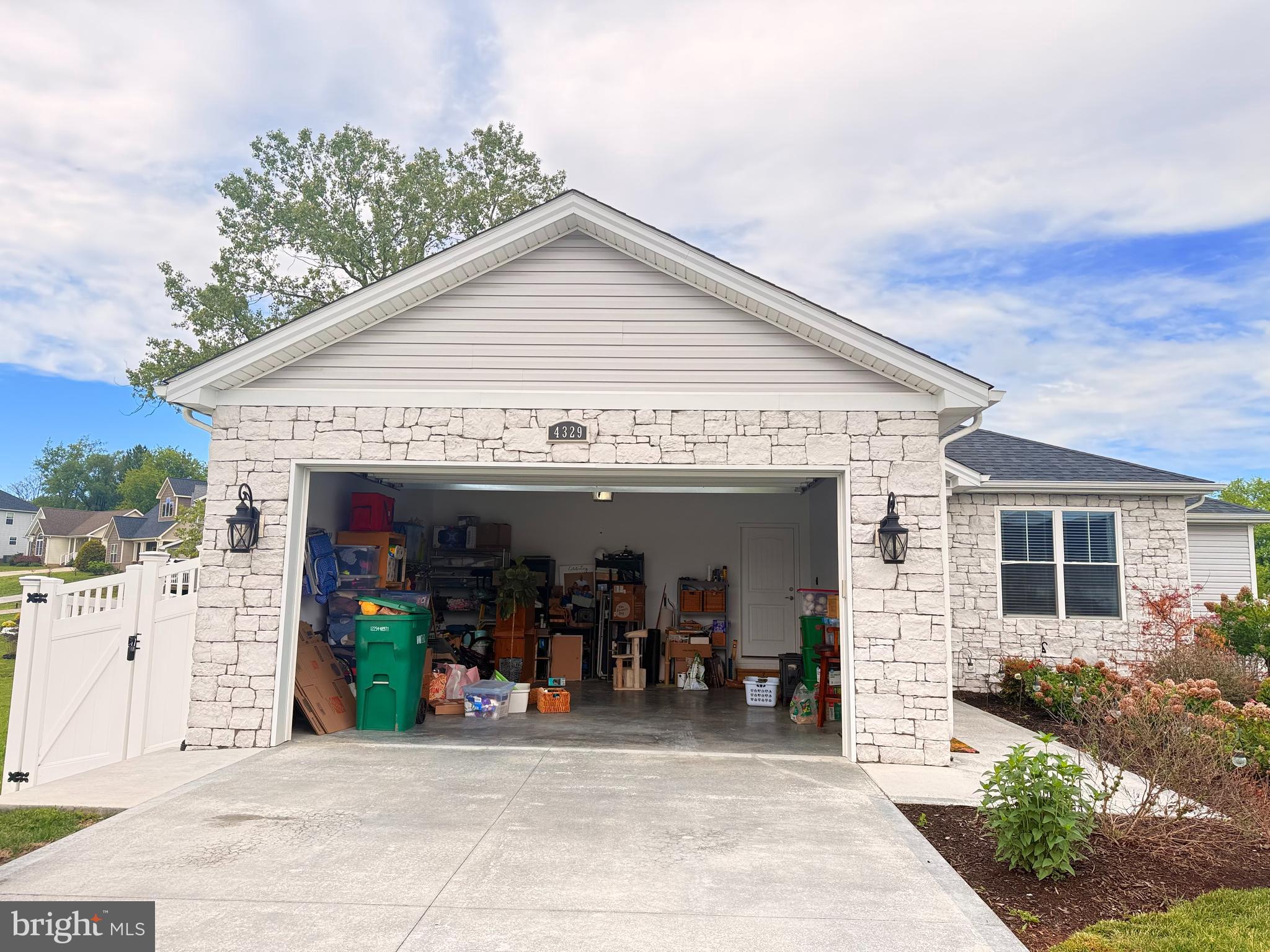 MEADOWBROOK - Residential