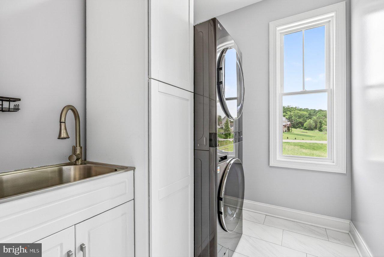 MEADOWBROOK - Residential