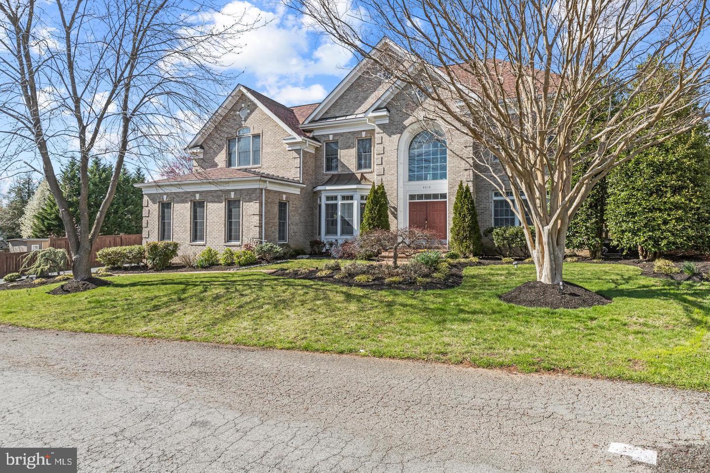 ANNANDALE OAKS - Residential