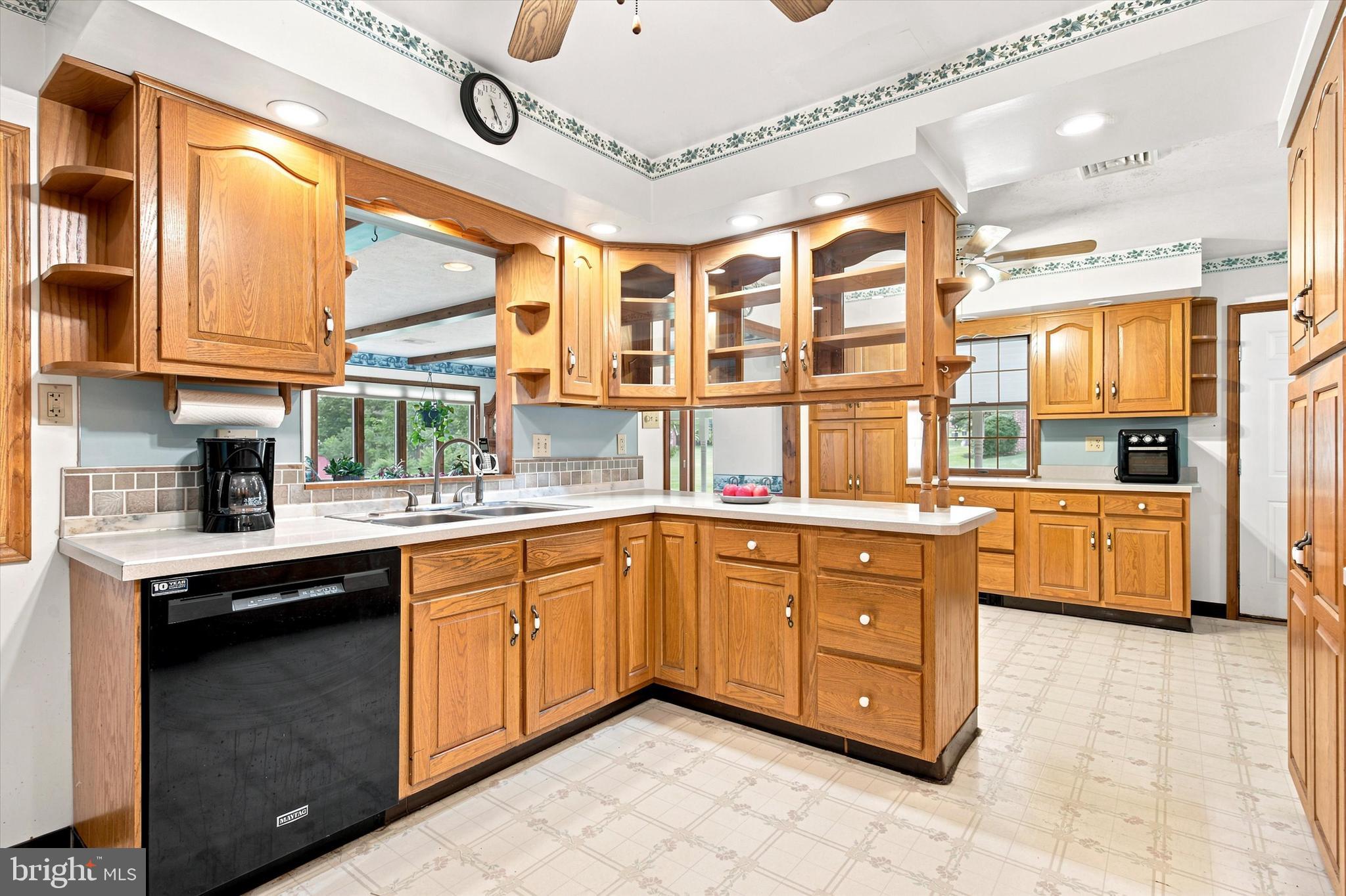 PENN OAK MANOR - Residential
