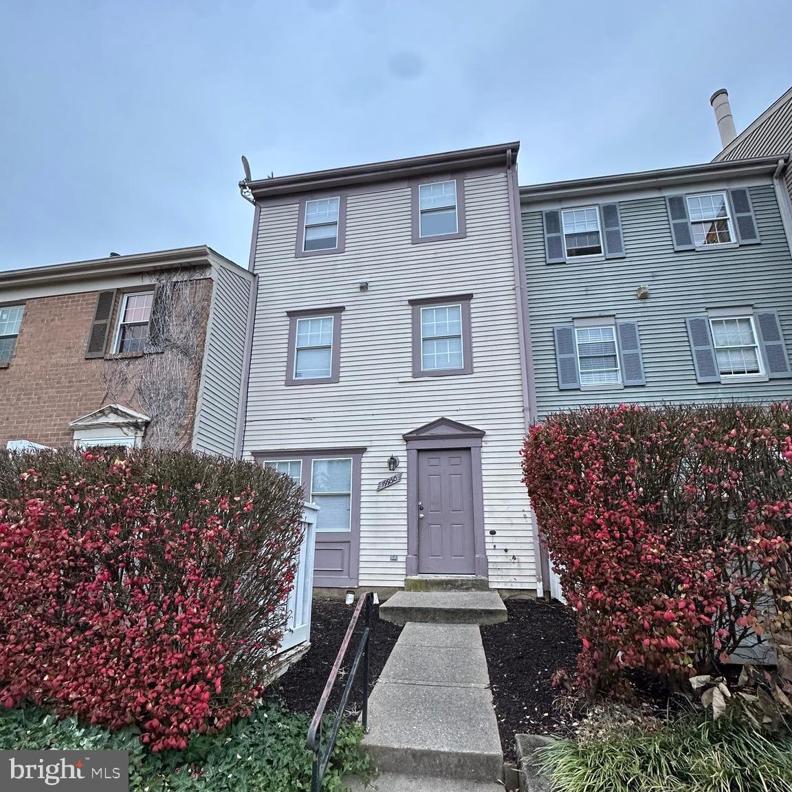 Must see  Do not miss!!! one of the rarest opportunity in Germantown. Freshly Painted!
Do not miss the opportunity!!Property is being sold as-is, seller to do no repairs!