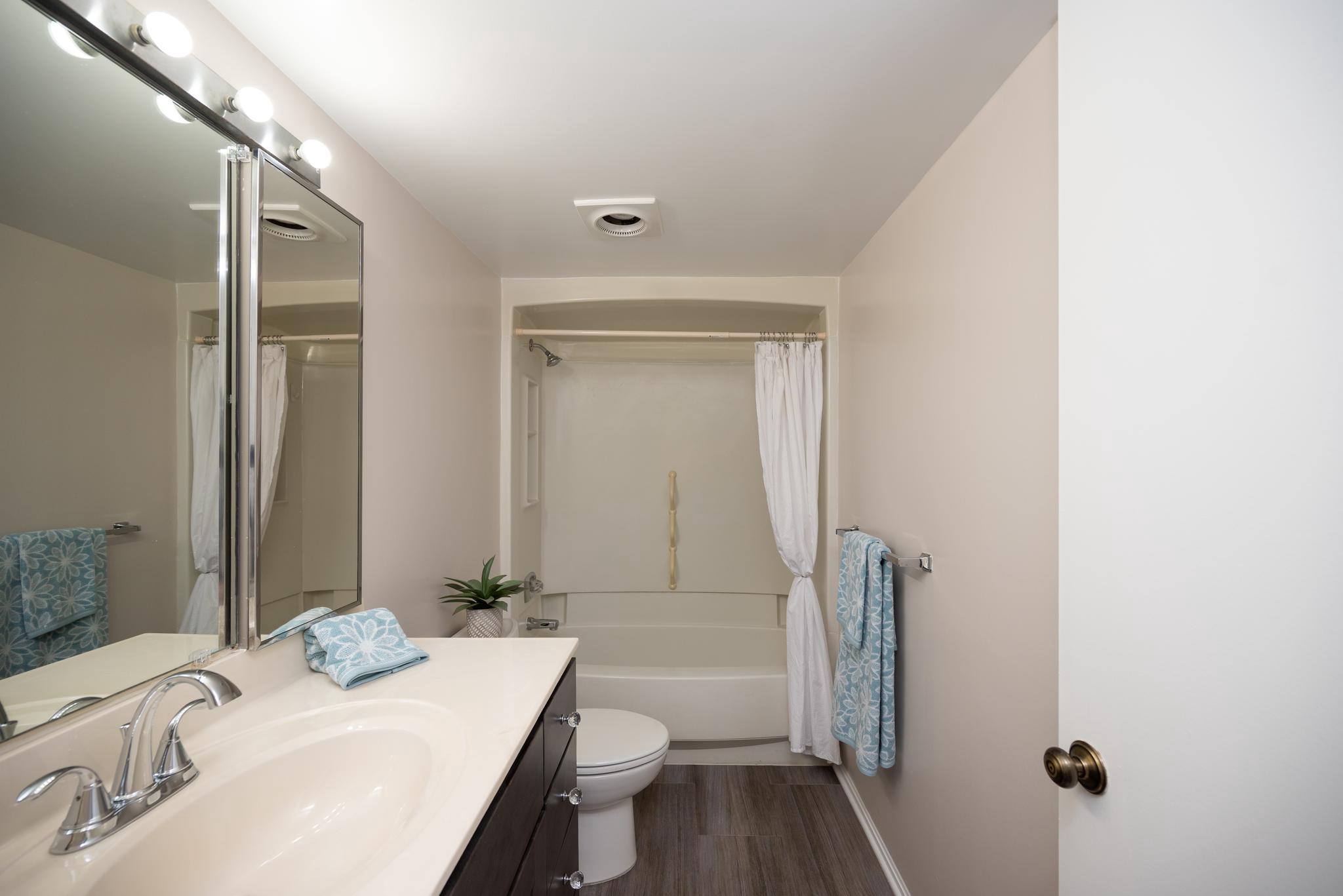 LEISURE WORLD - Residential