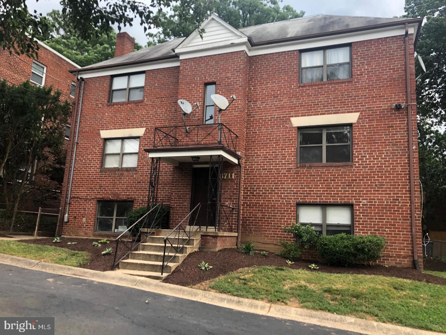FOREST HILLS - Residential Lease