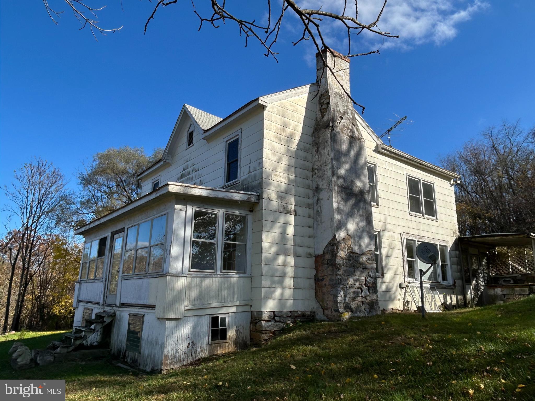 New listing! River and mountain views and a little room to roam. Over 1700 sq.ft., covered front and rear porch, lots of possibilities. Property does not have river frontage, power is off at the panel box.
Sold AS-IS