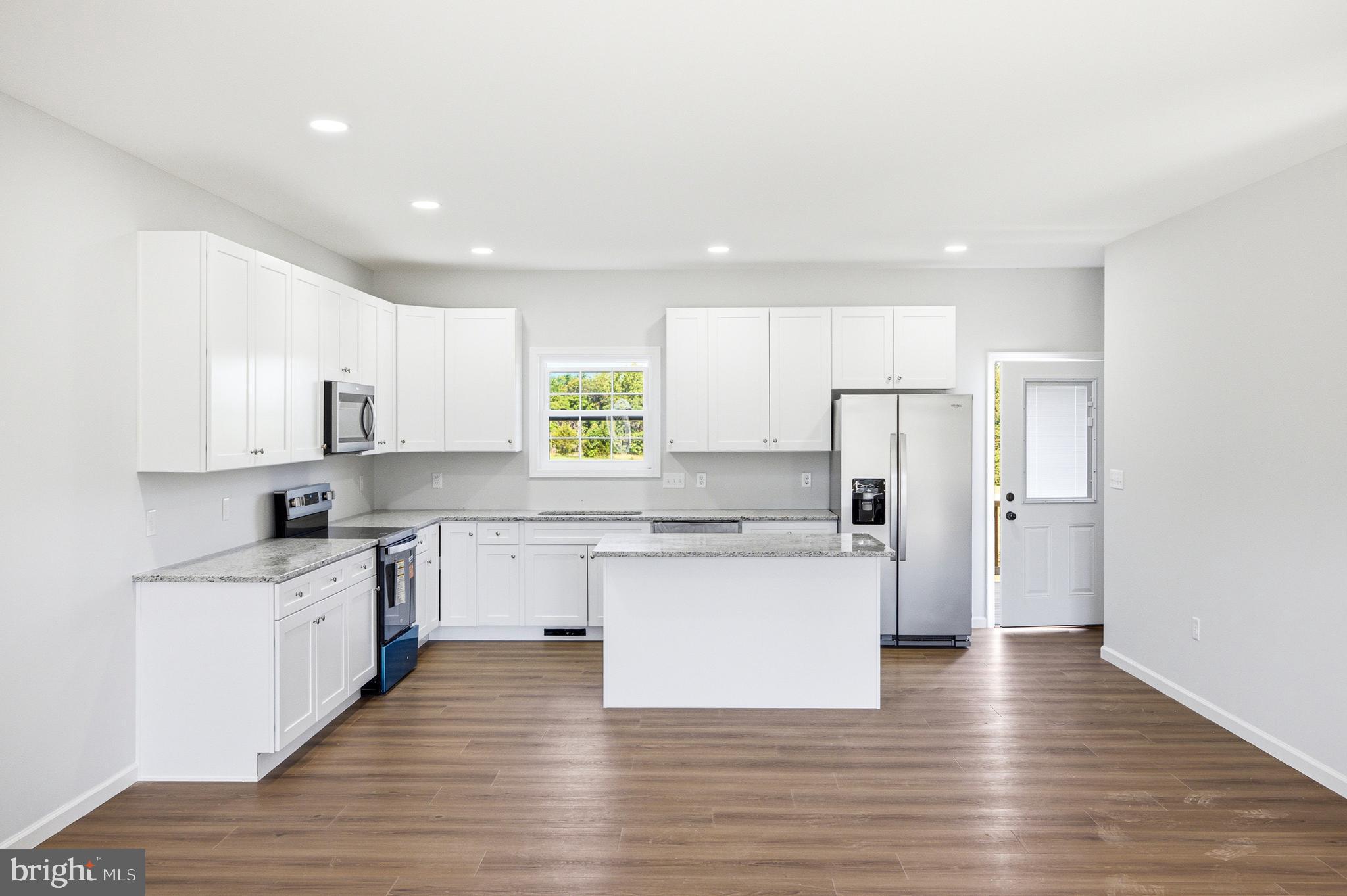 DEERFIELD ESTATES DRIVE - Residential