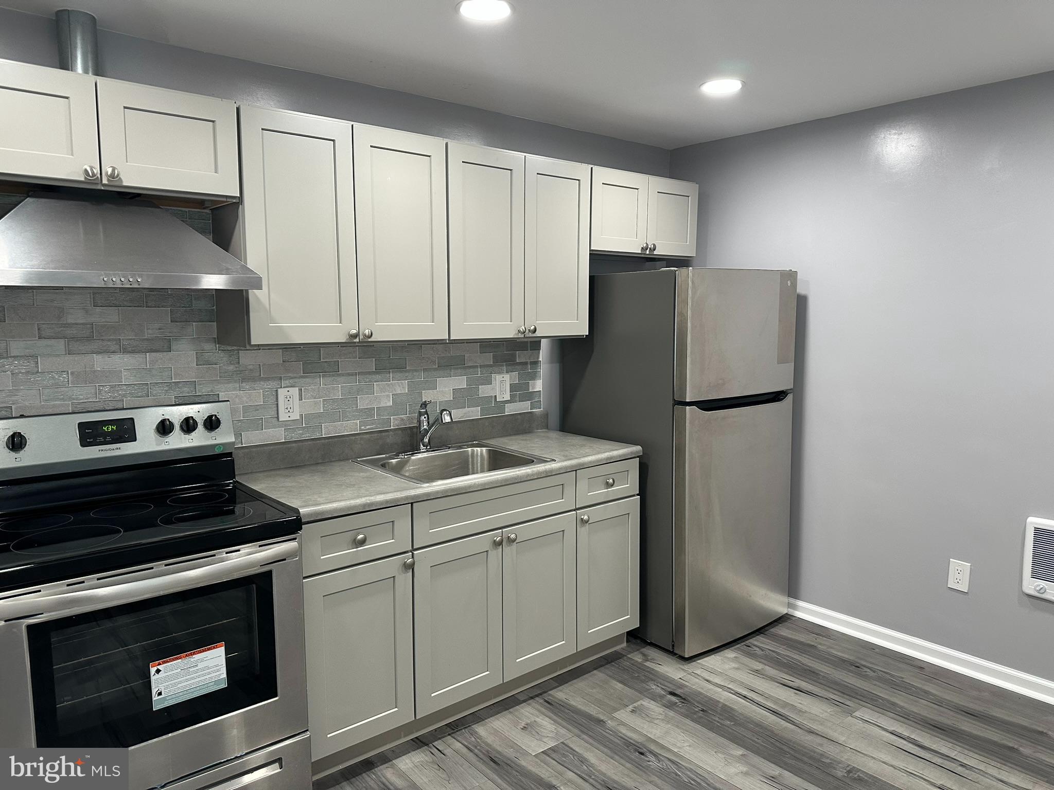 OLDE KENSINGTON - Residential Lease