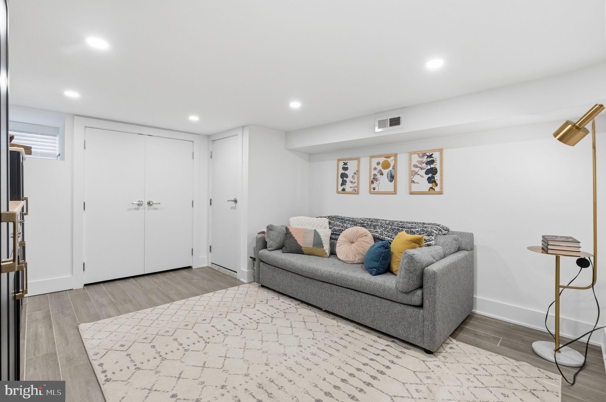 PASSYUNK SQUARE - Residential