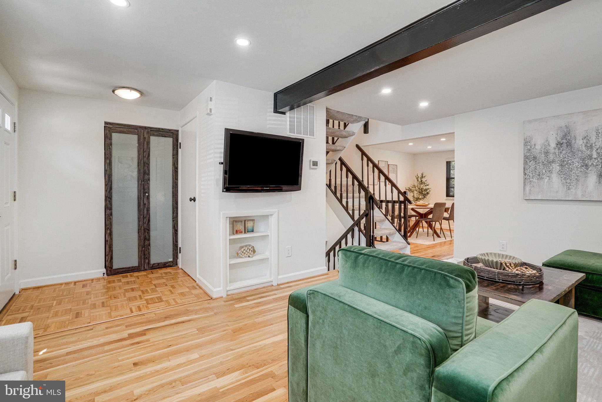 BROOKS SQUARE - Residential